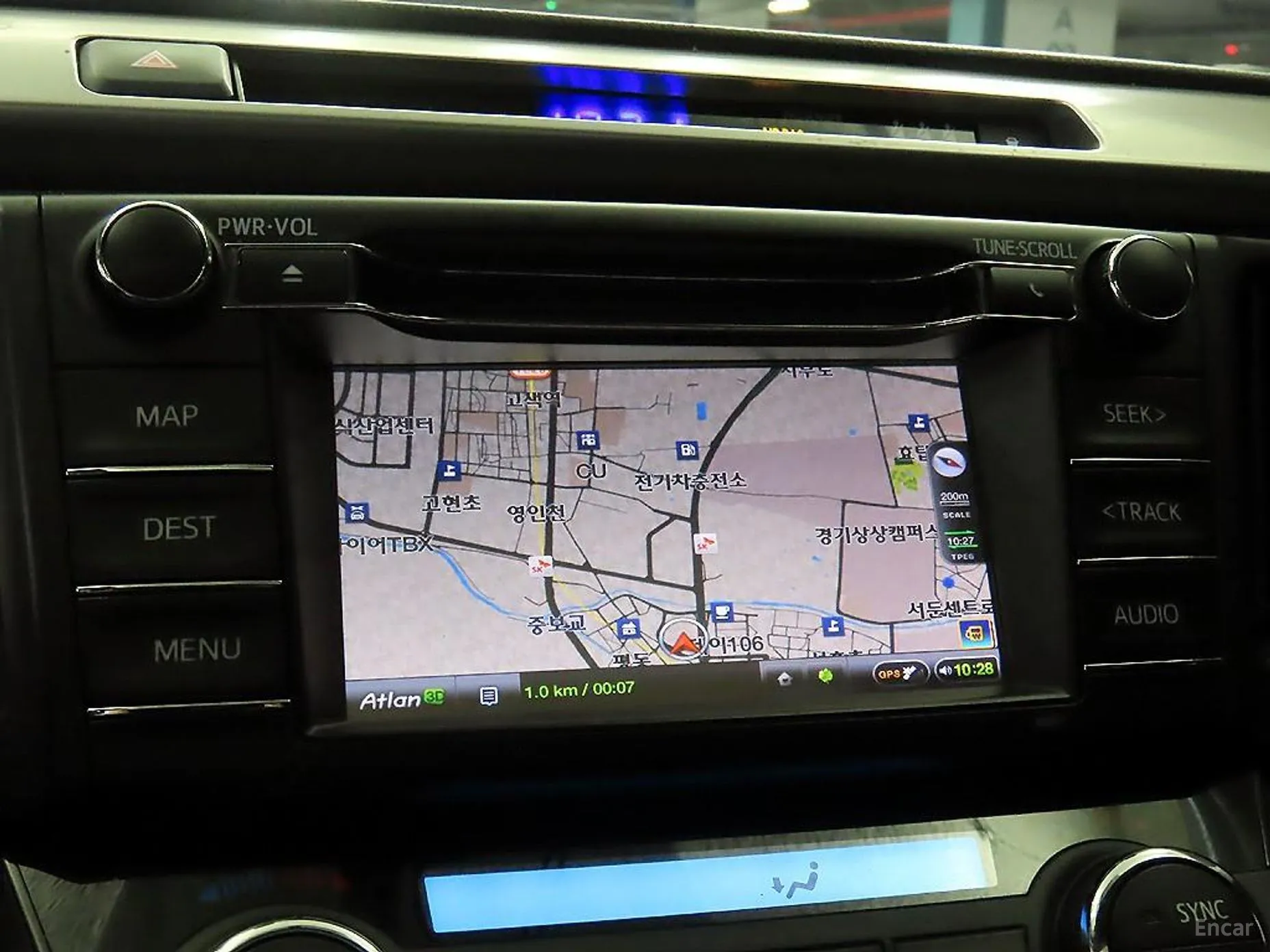 Toyota RAV4 превью 13