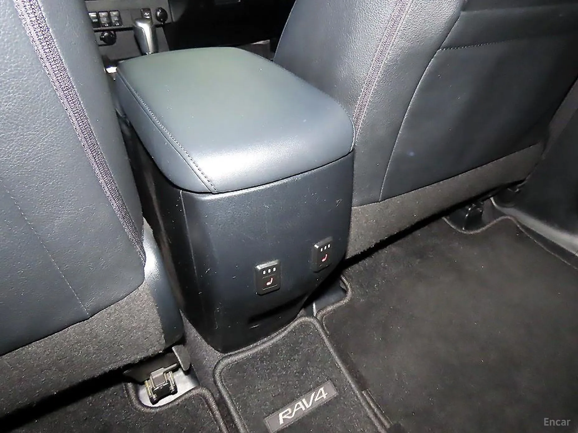 Toyota RAV4 превью 15