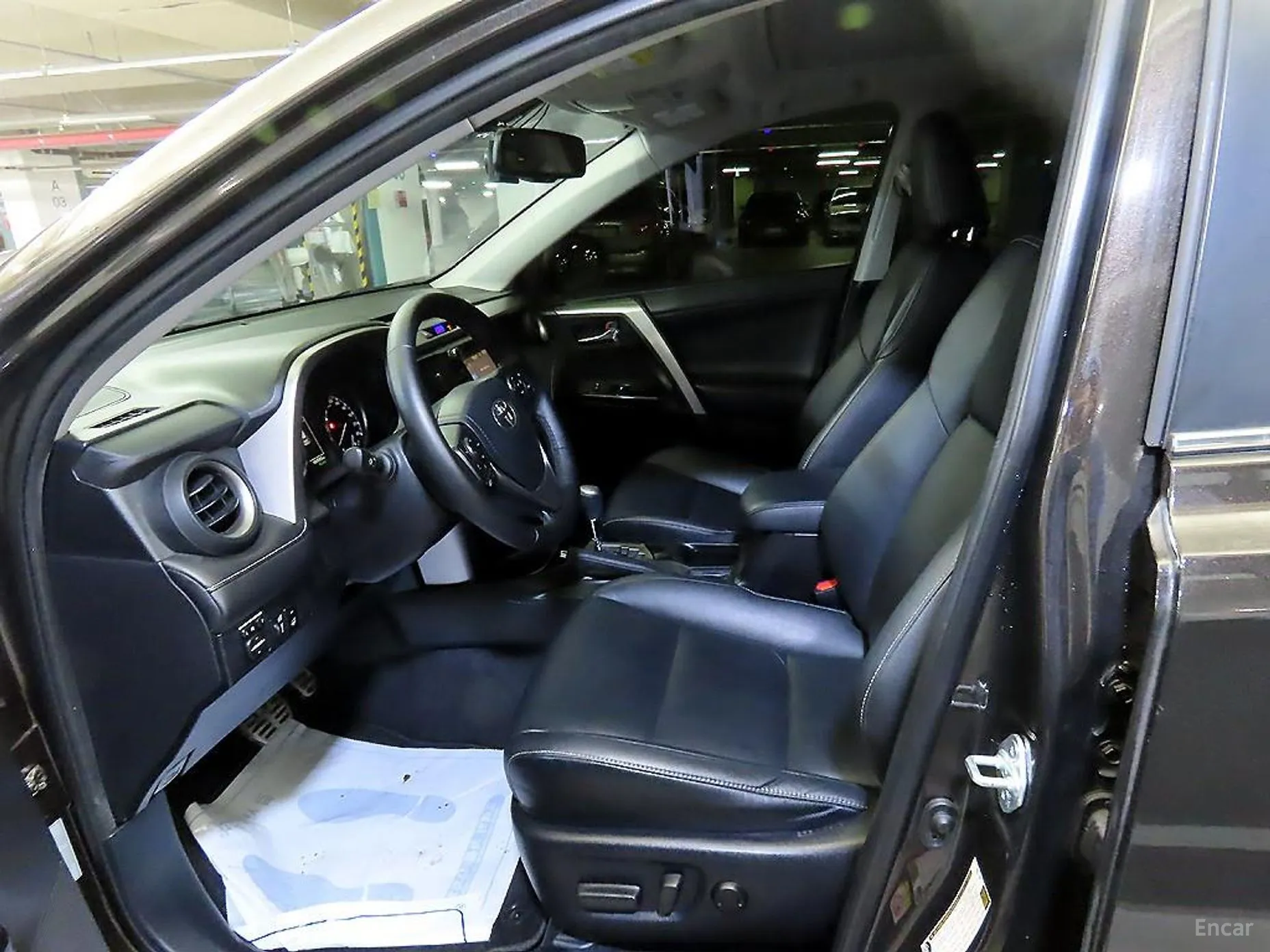 Toyota RAV4 превью 6