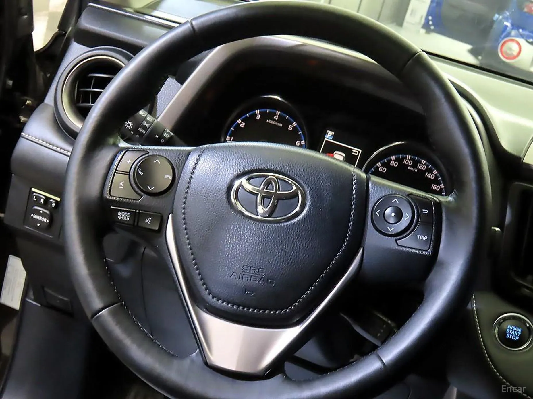 Toyota RAV4 превью 8