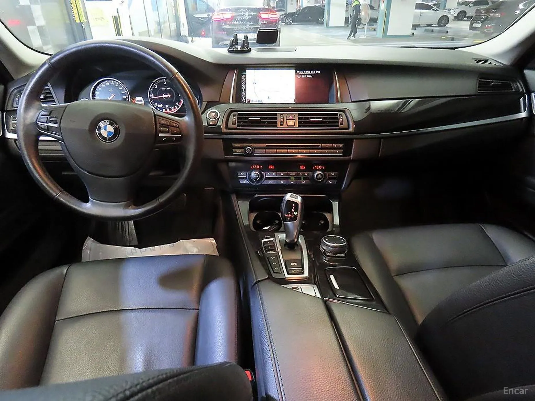BMW 5 Series (F10) превью 10
