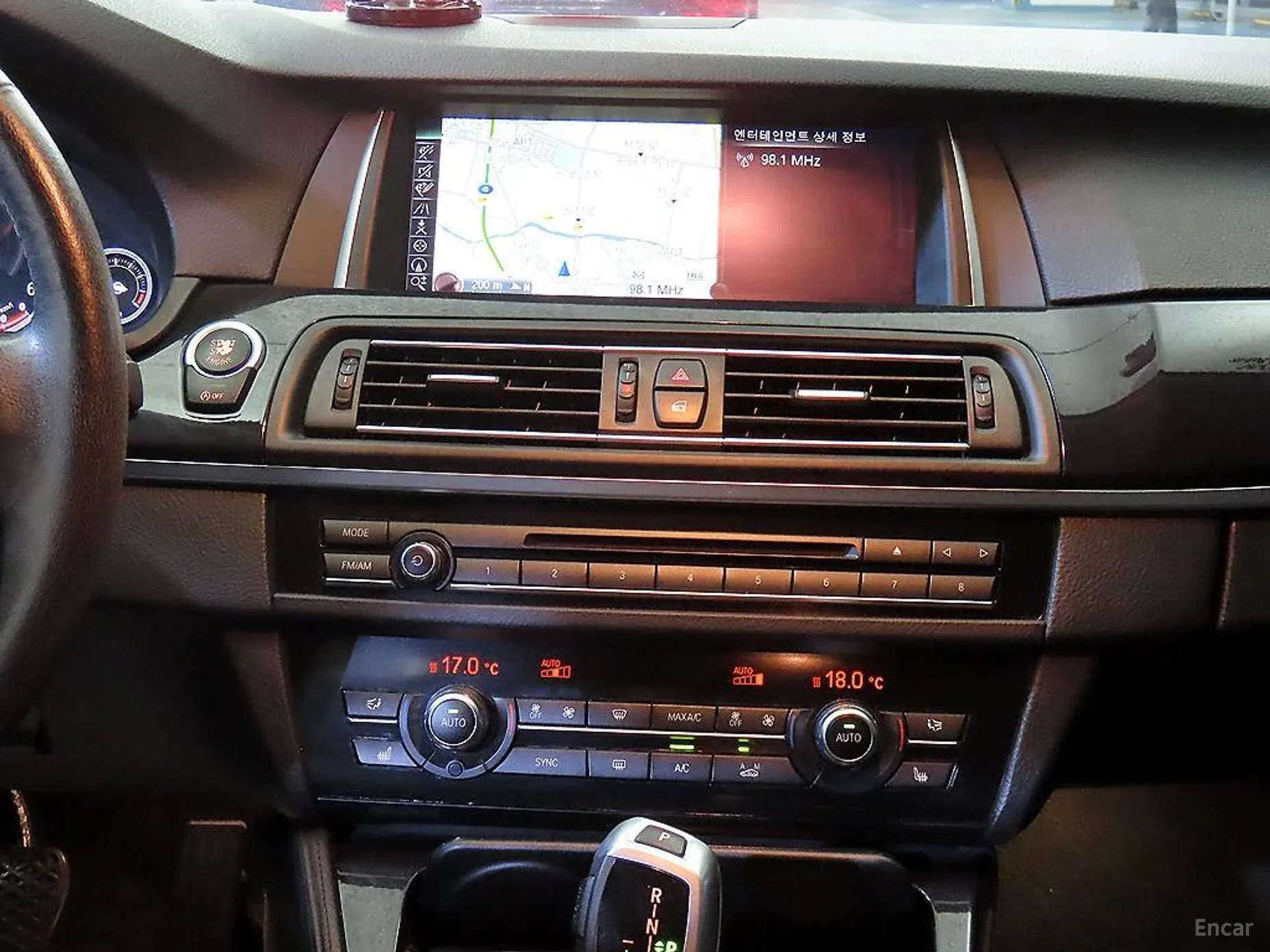 BMW 5 Series (F10) превью 11