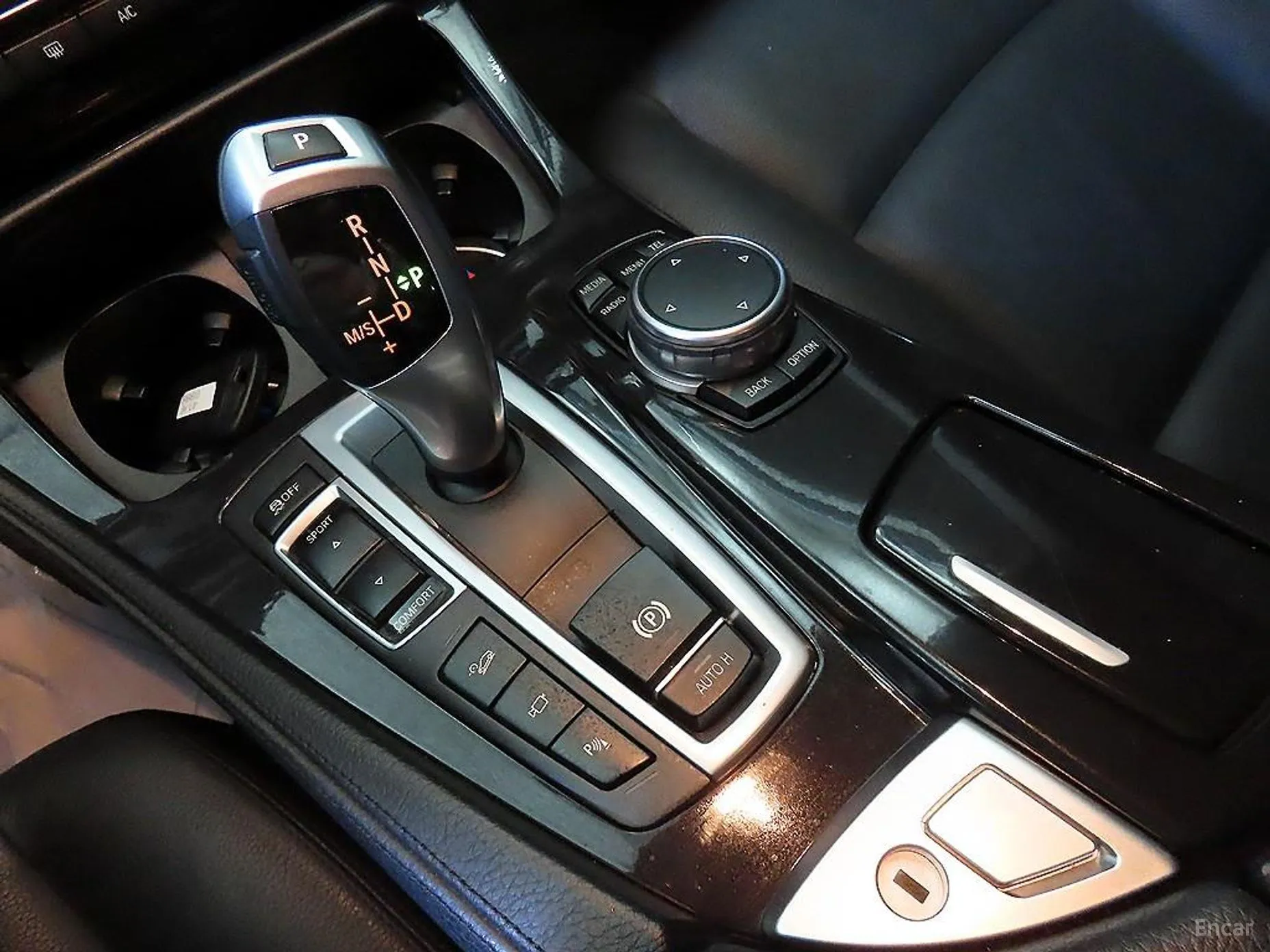 BMW 5 Series (F10) превью 12