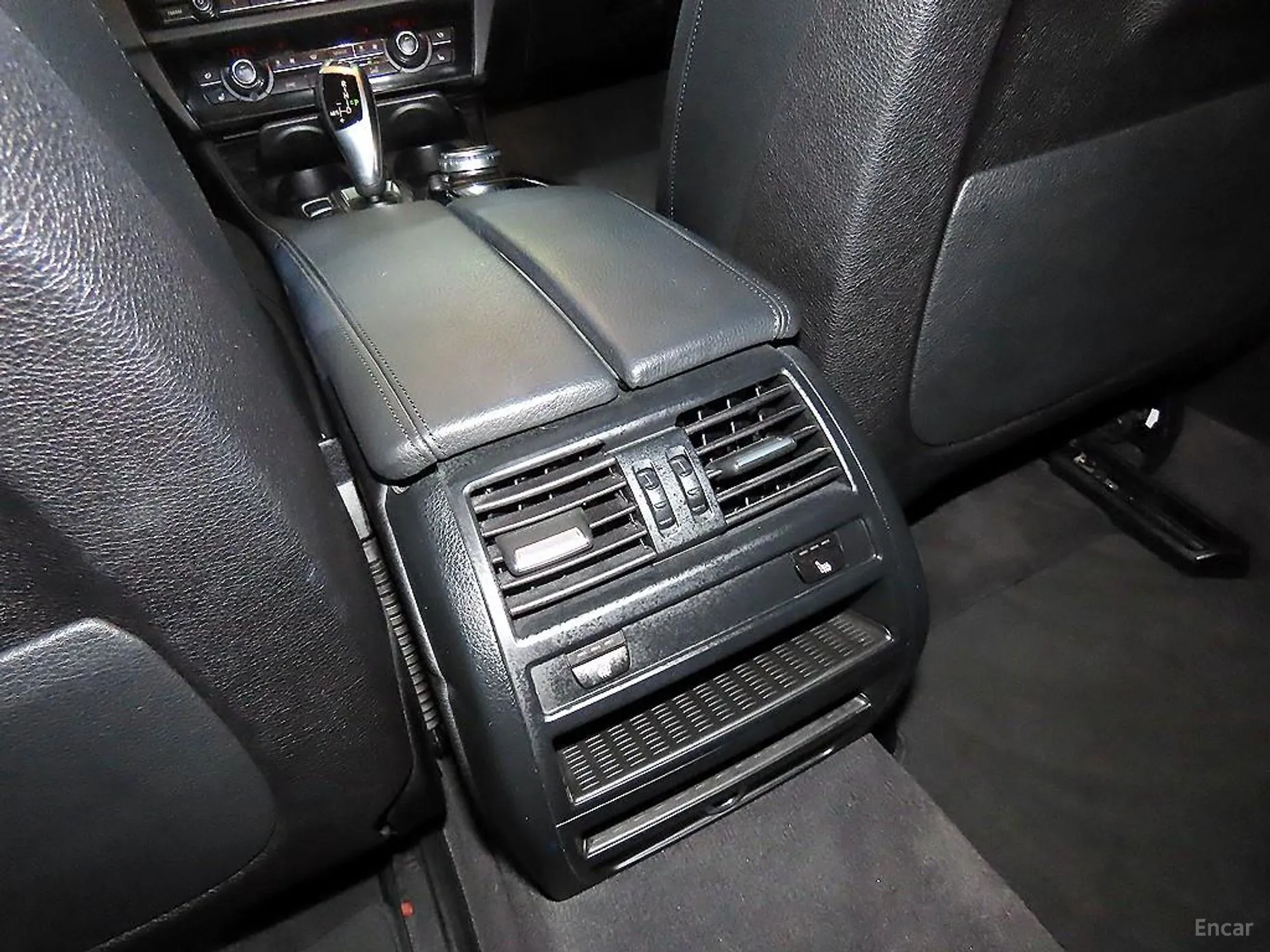 BMW 5 Series (F10) превью 14