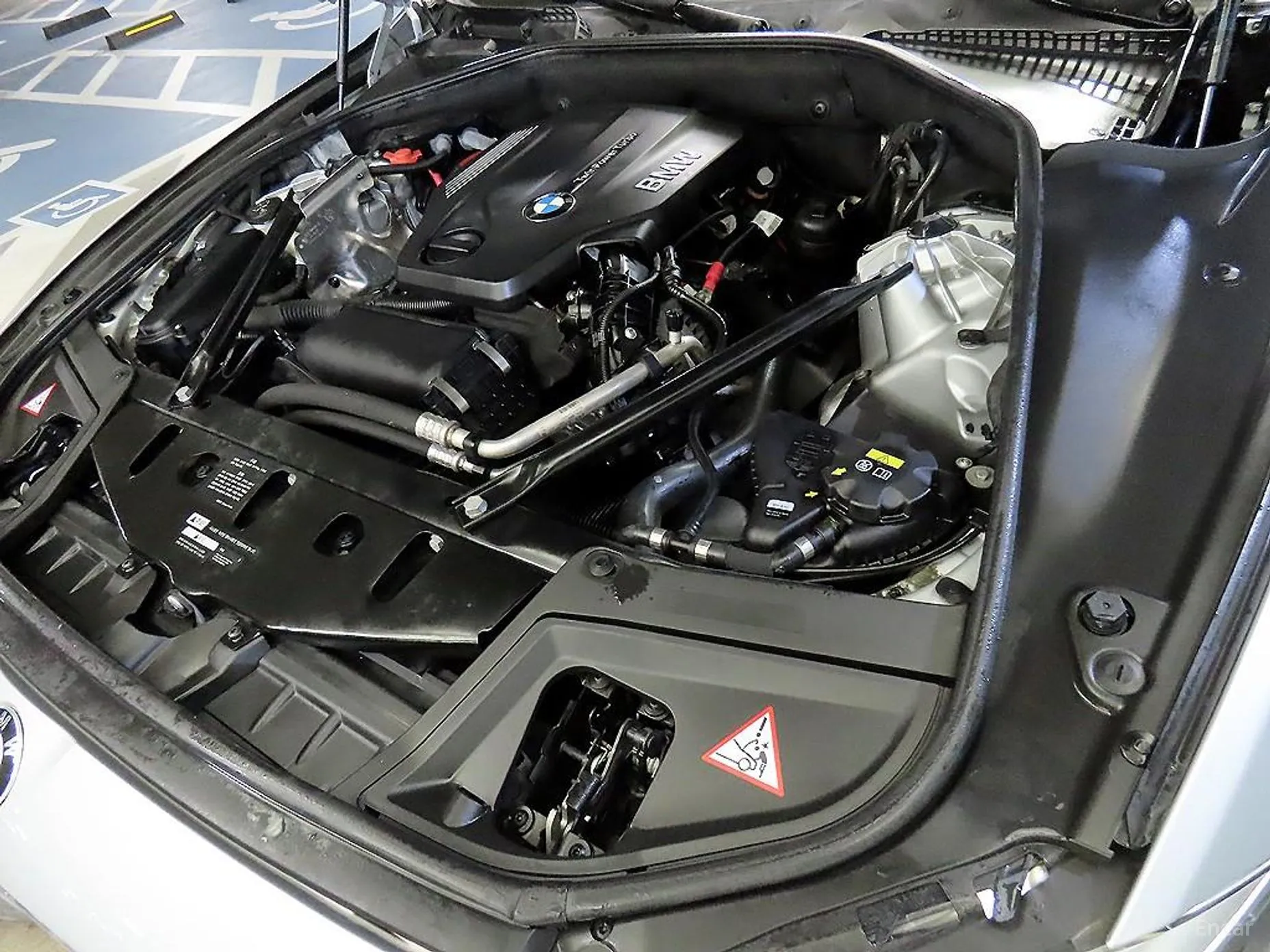 BMW 5 Series (F10) превью 19