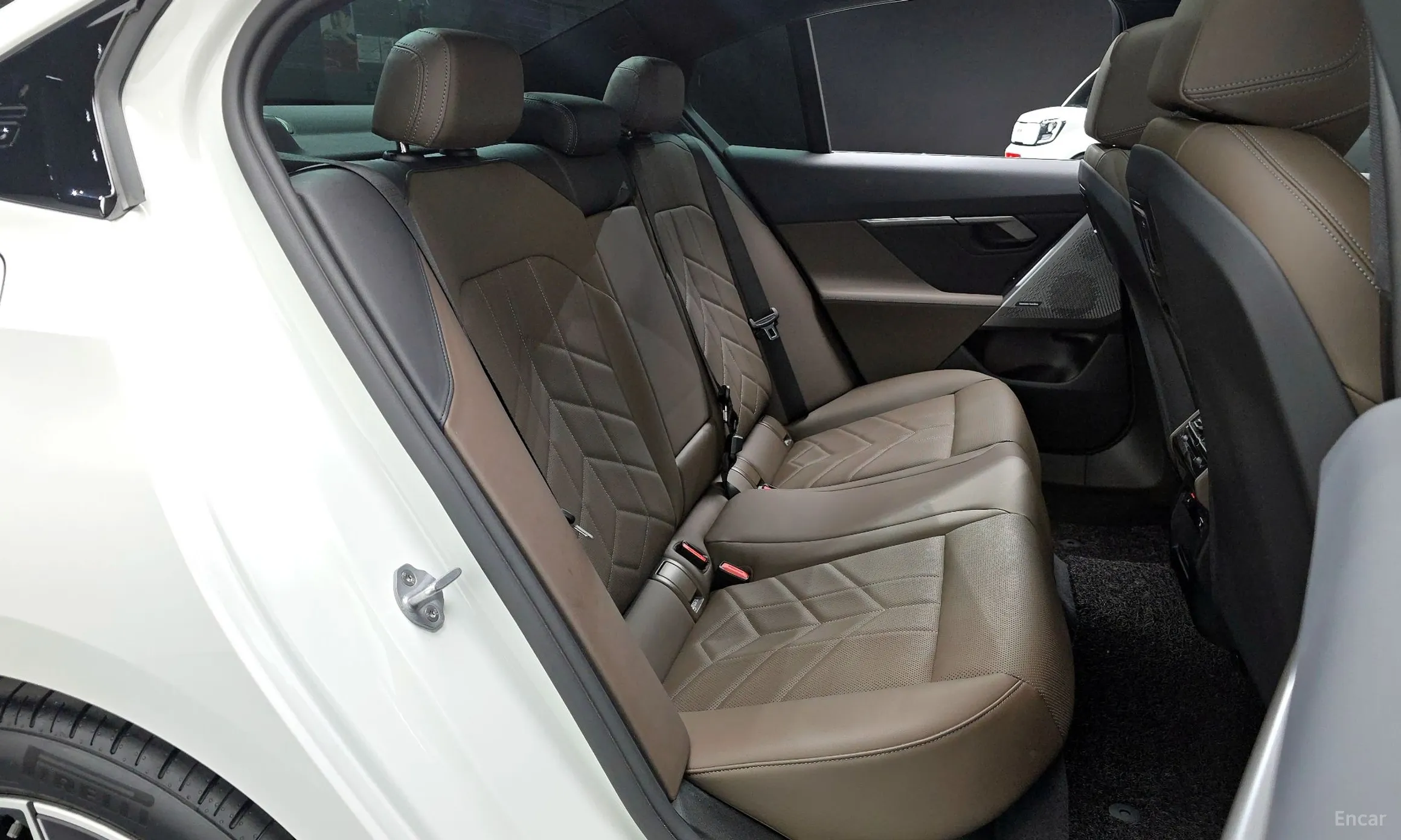 BMW 5 Series (G60) превью 11