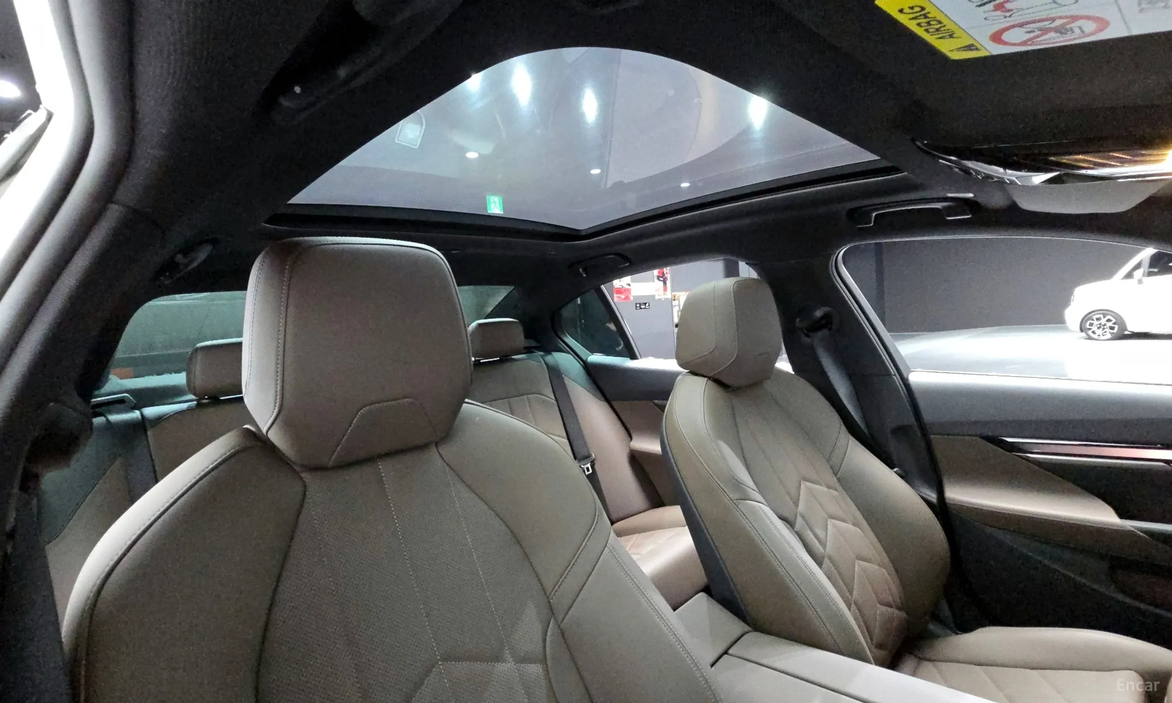 BMW 5 Series (G60) превью 19