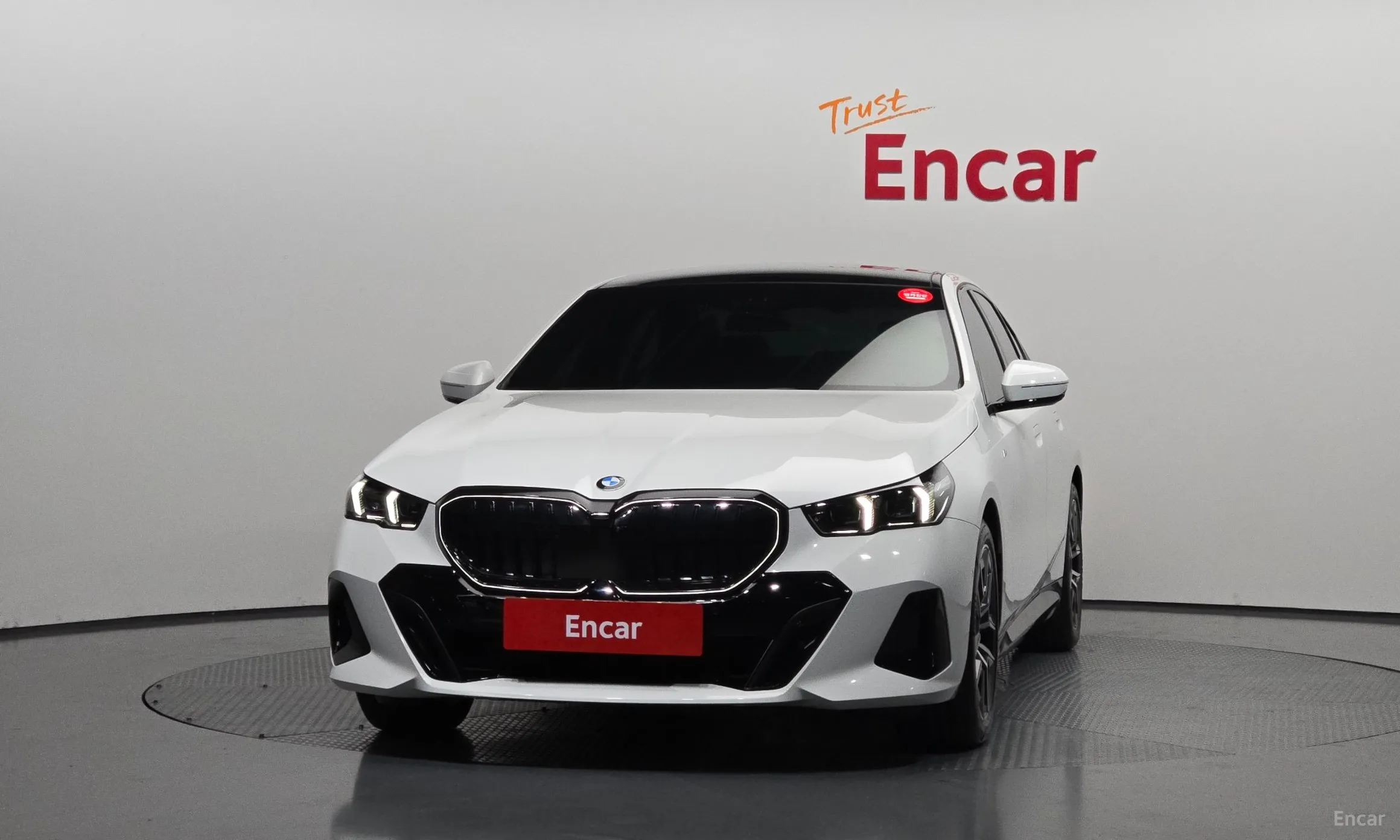 BMW 5 Series (G60) превью 3