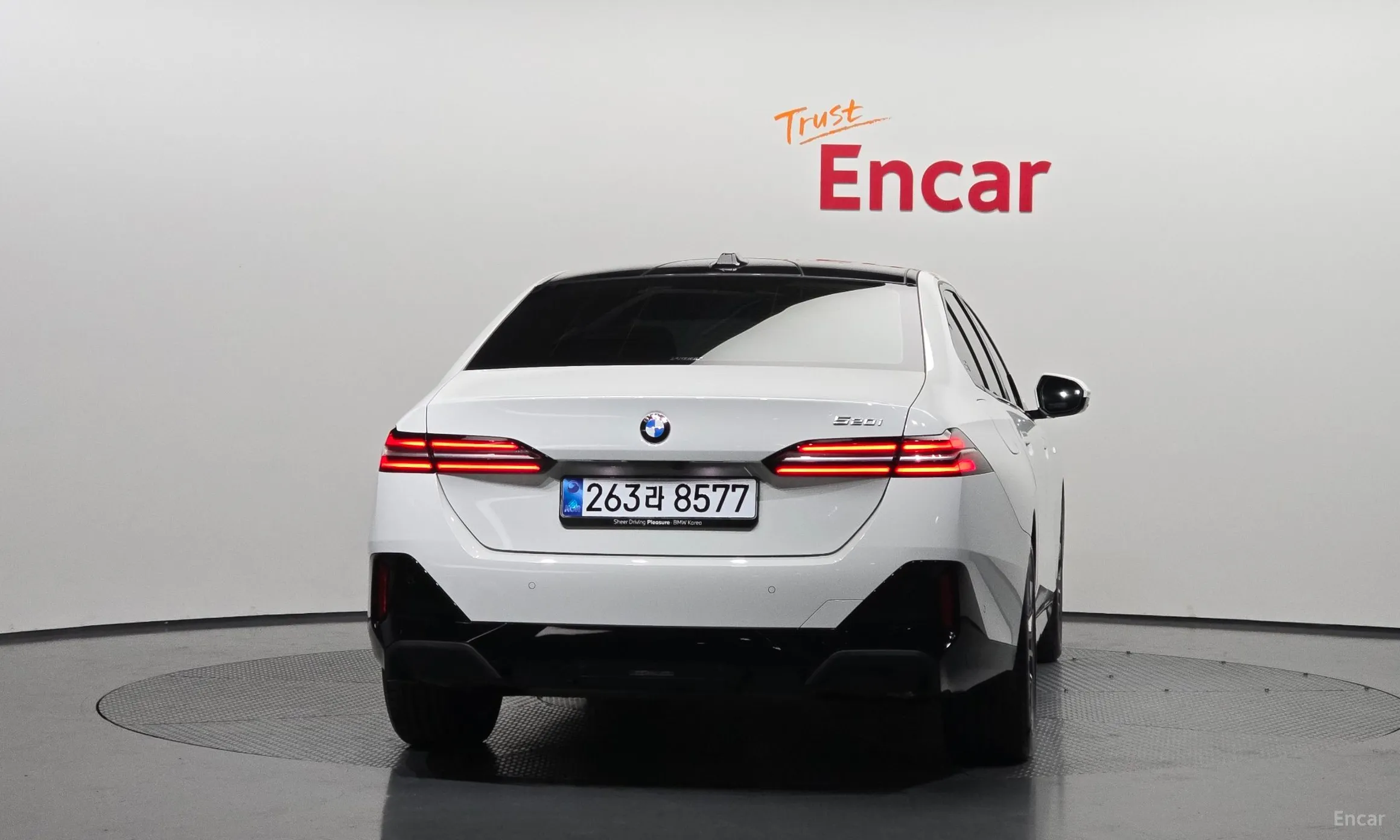 BMW 5 Series (G60) превью 4
