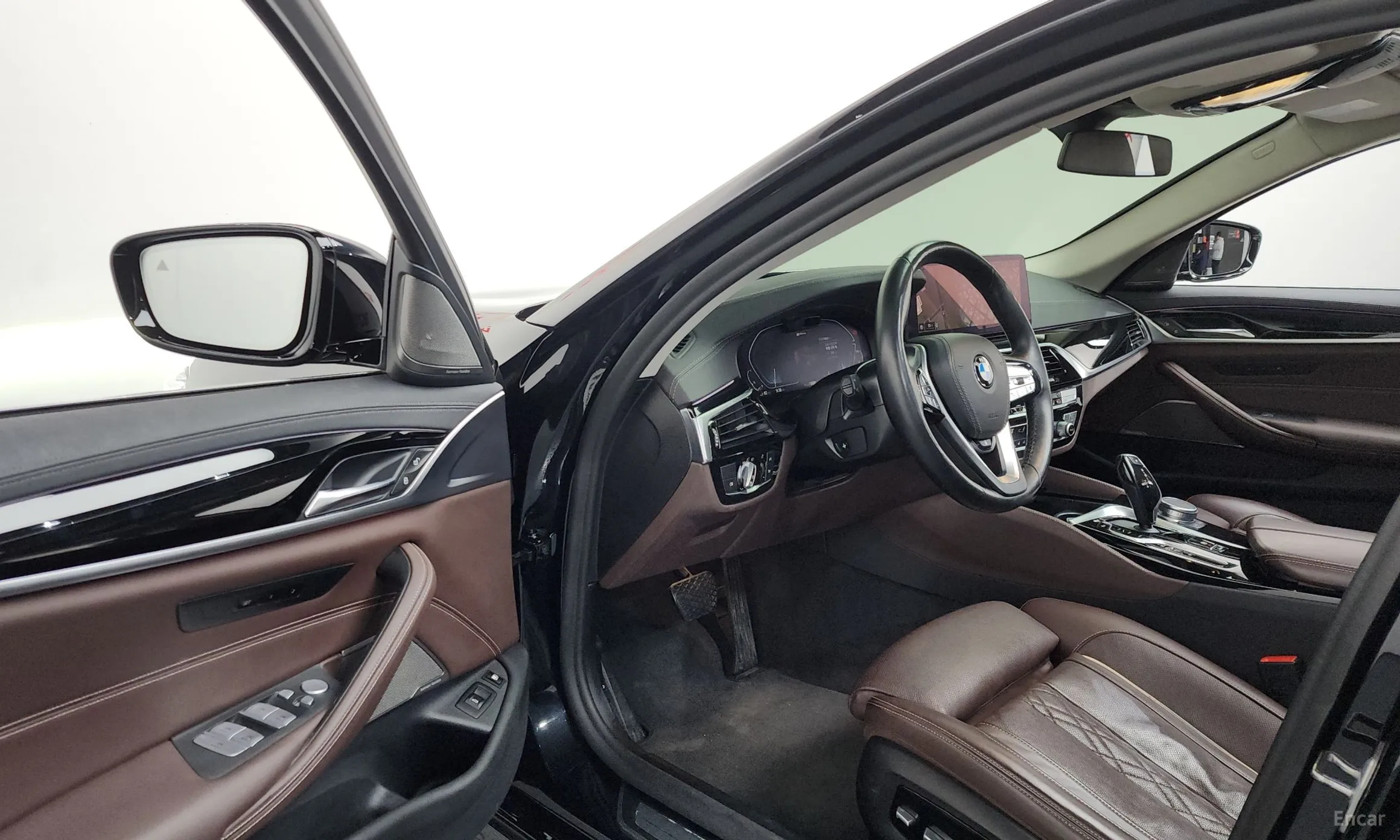 BMW 5 Series (G30) превью 10