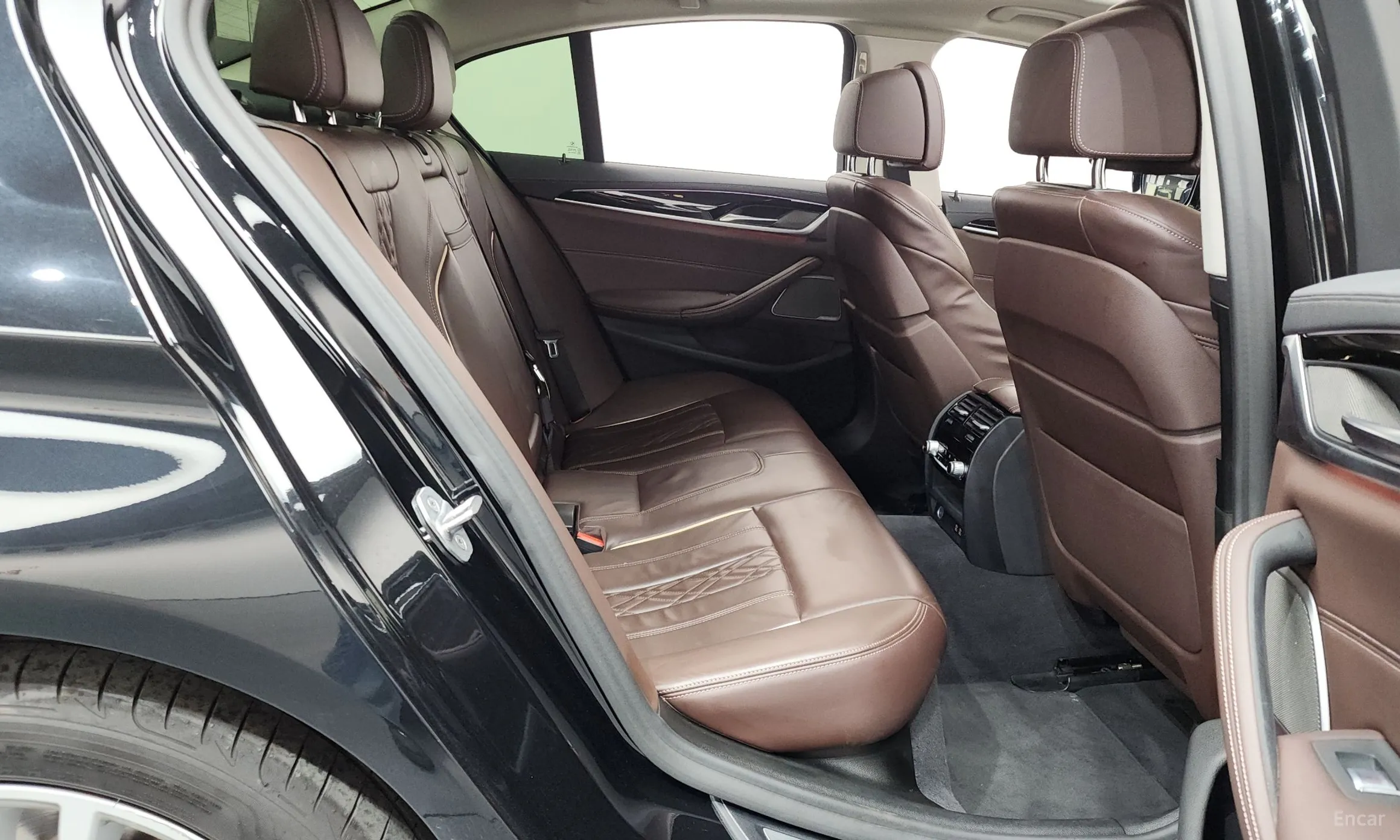 BMW 5 Series (G30) превью 11