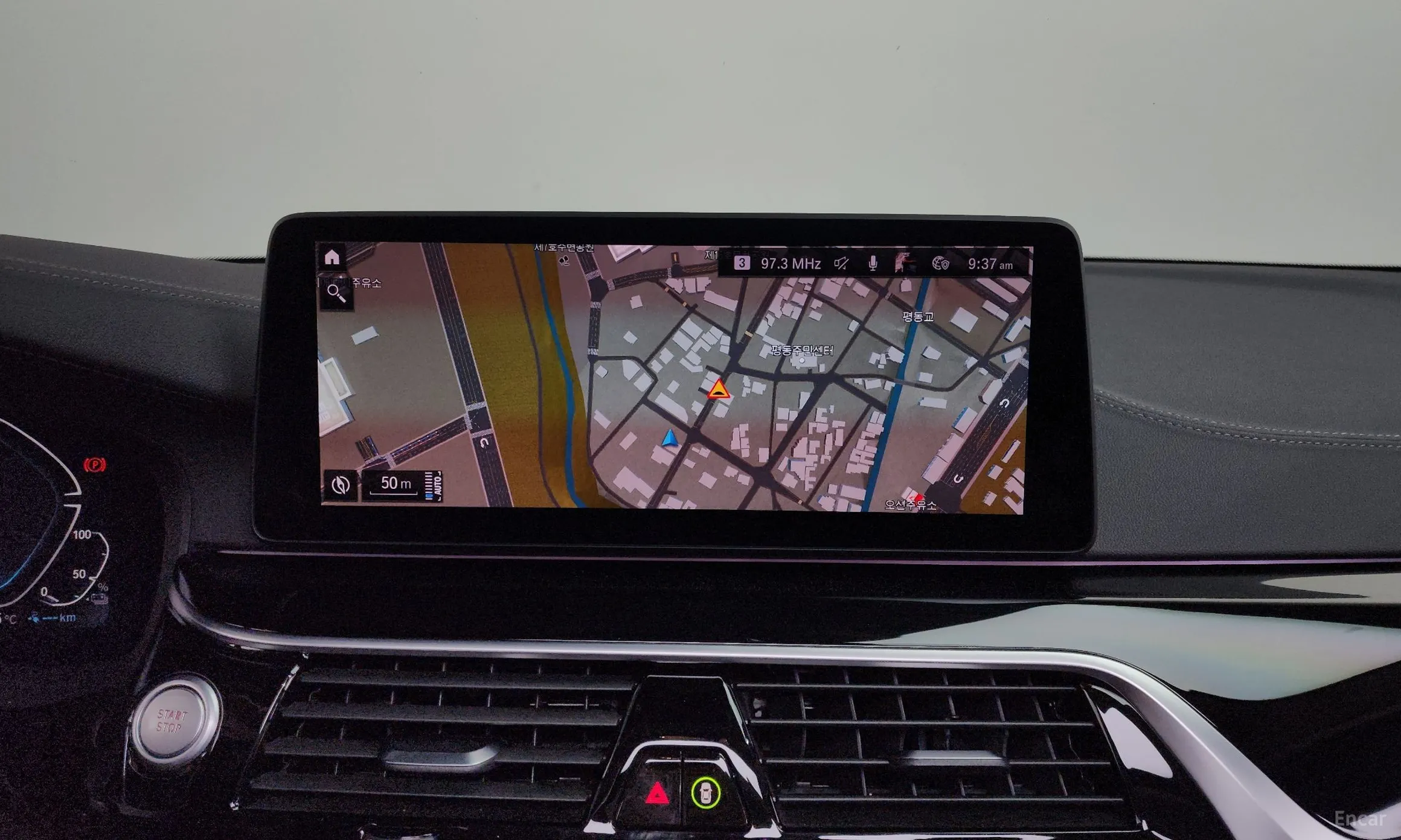 BMW 5 Series (G30) превью 12