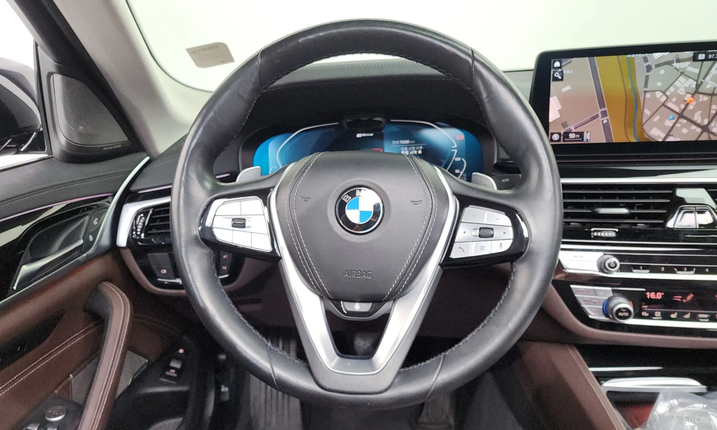 BMW 5 Series (G30) превью 13