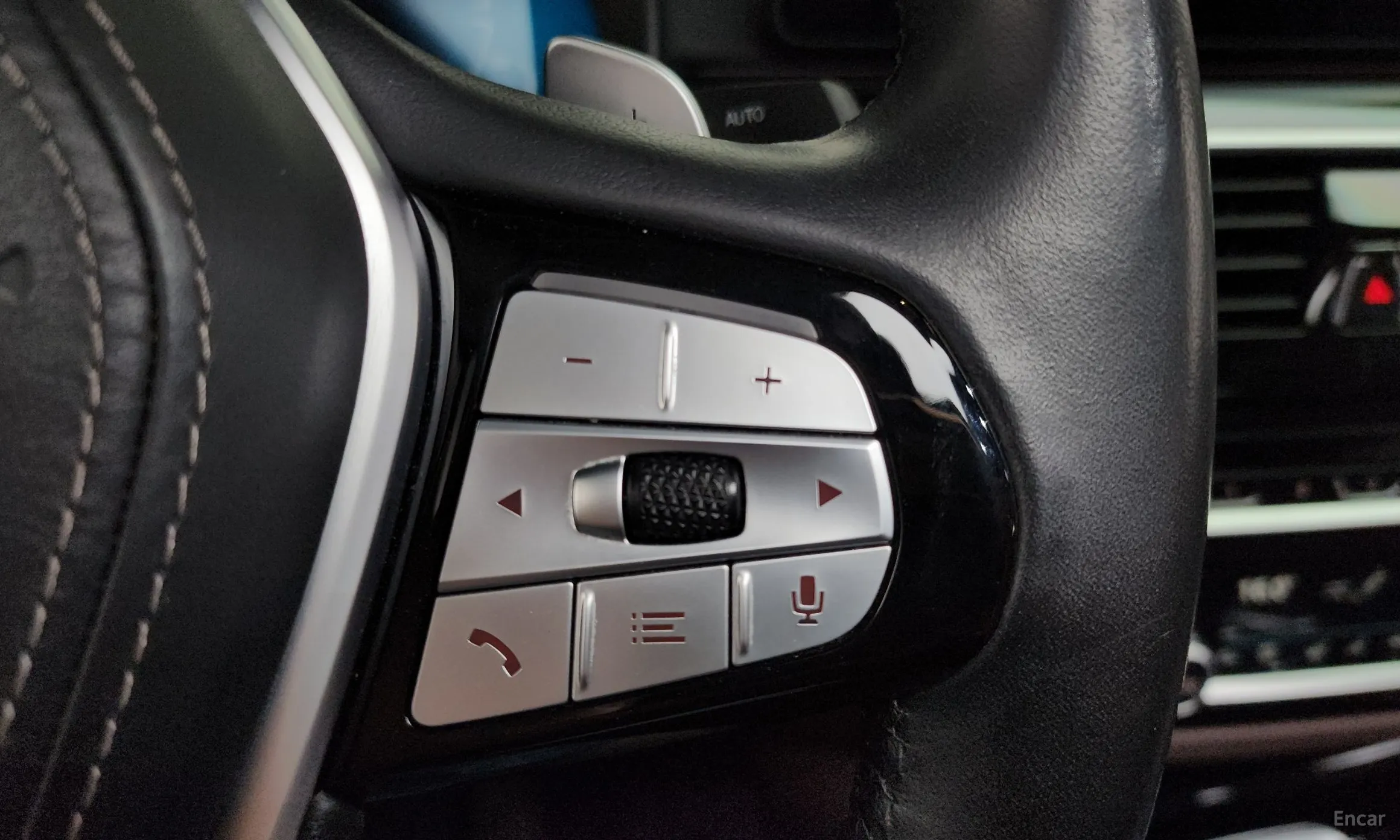 BMW 5 Series (G30) превью 16