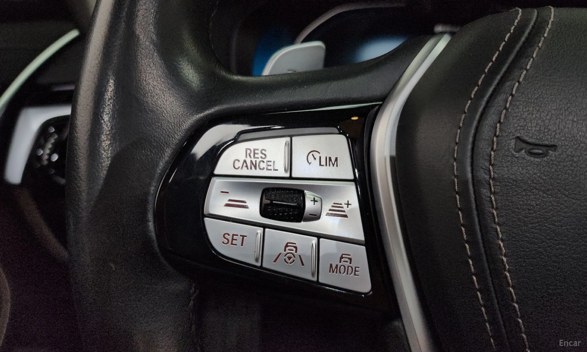 BMW 5 Series (G30) превью 17