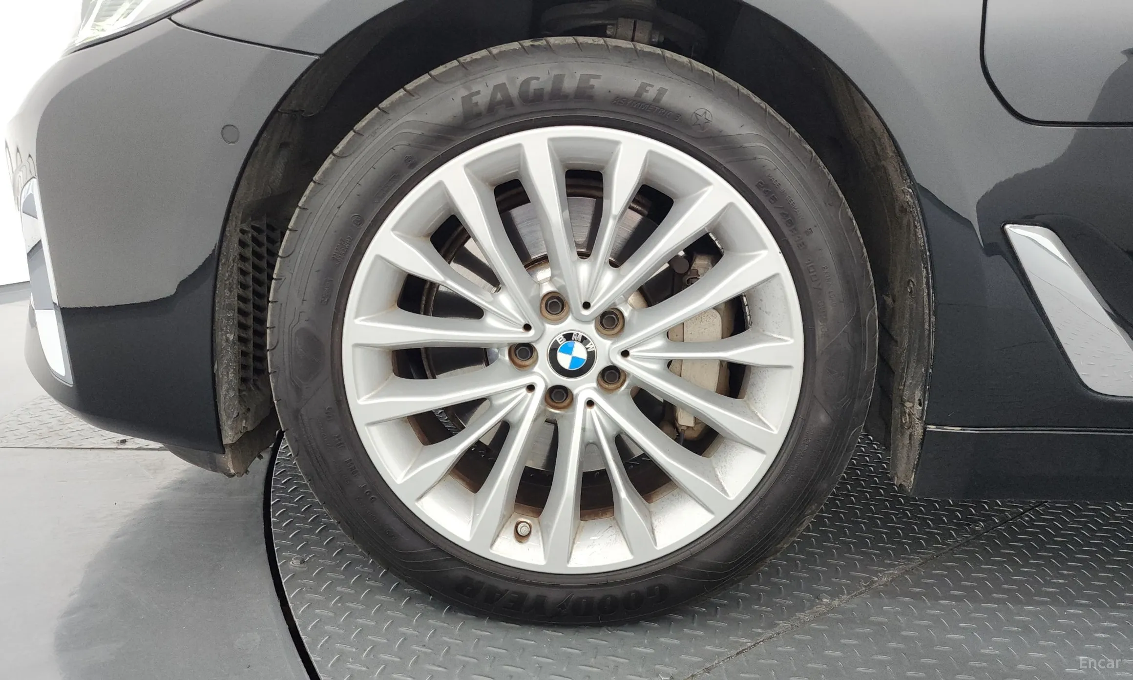 BMW 5 Series (G30) превью 5