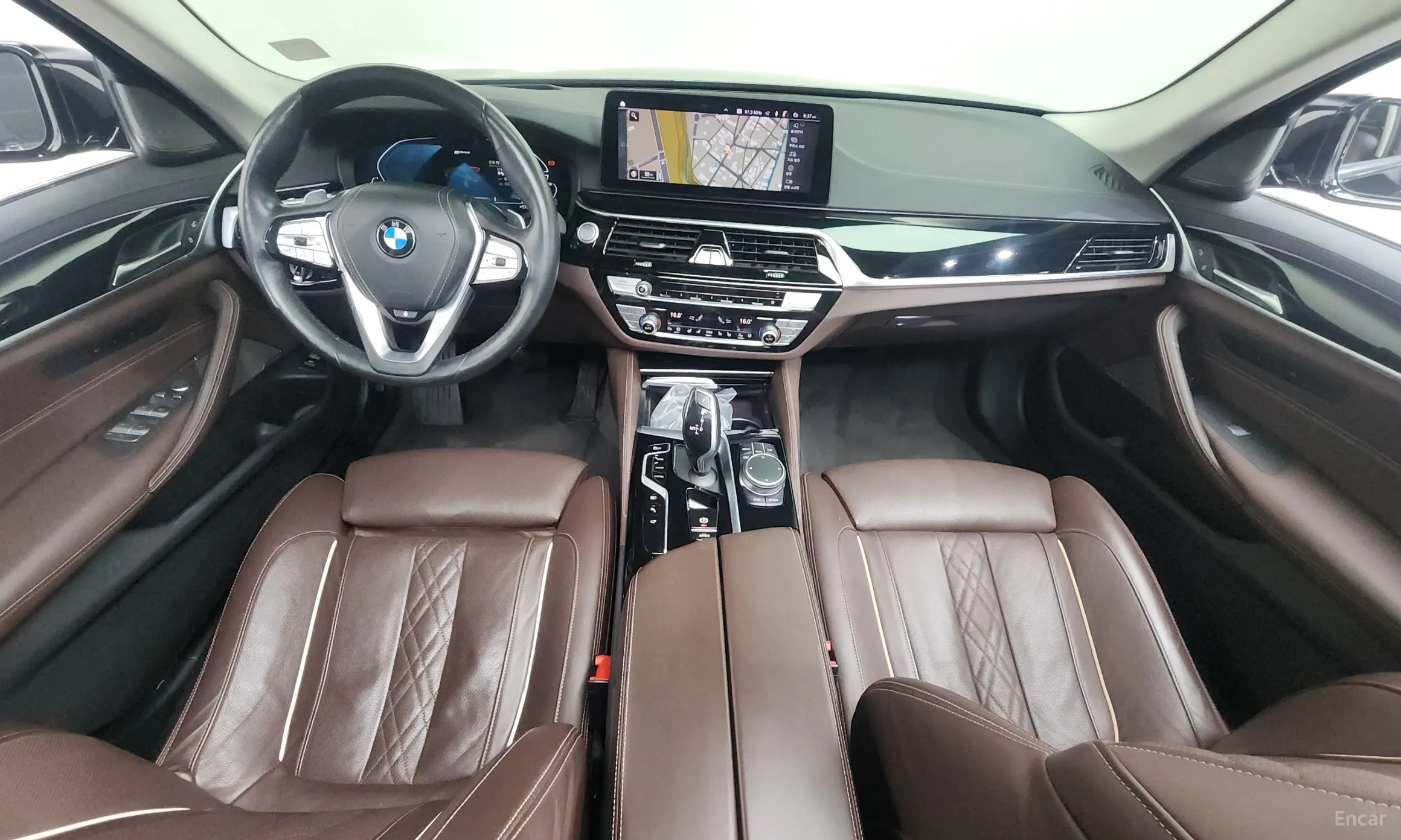 BMW 5 Series (G30) превью 7
