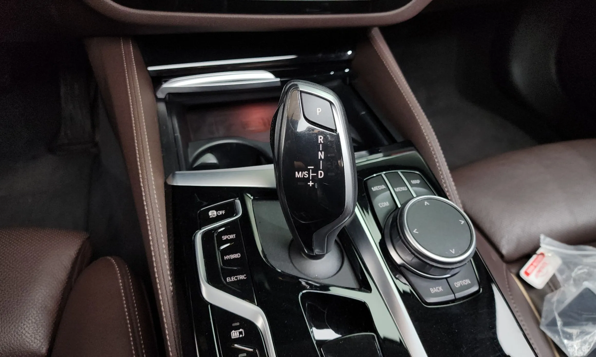 BMW 5 Series (G30) превью 9