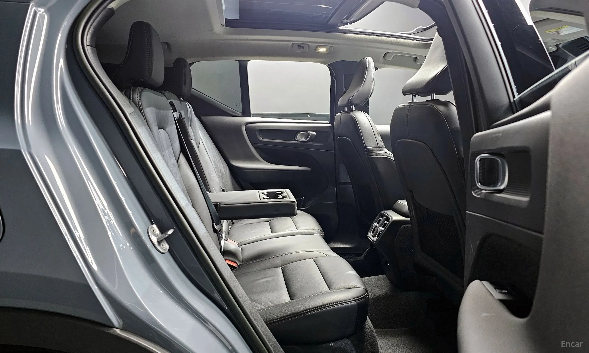 Volvo XC40 превью 11