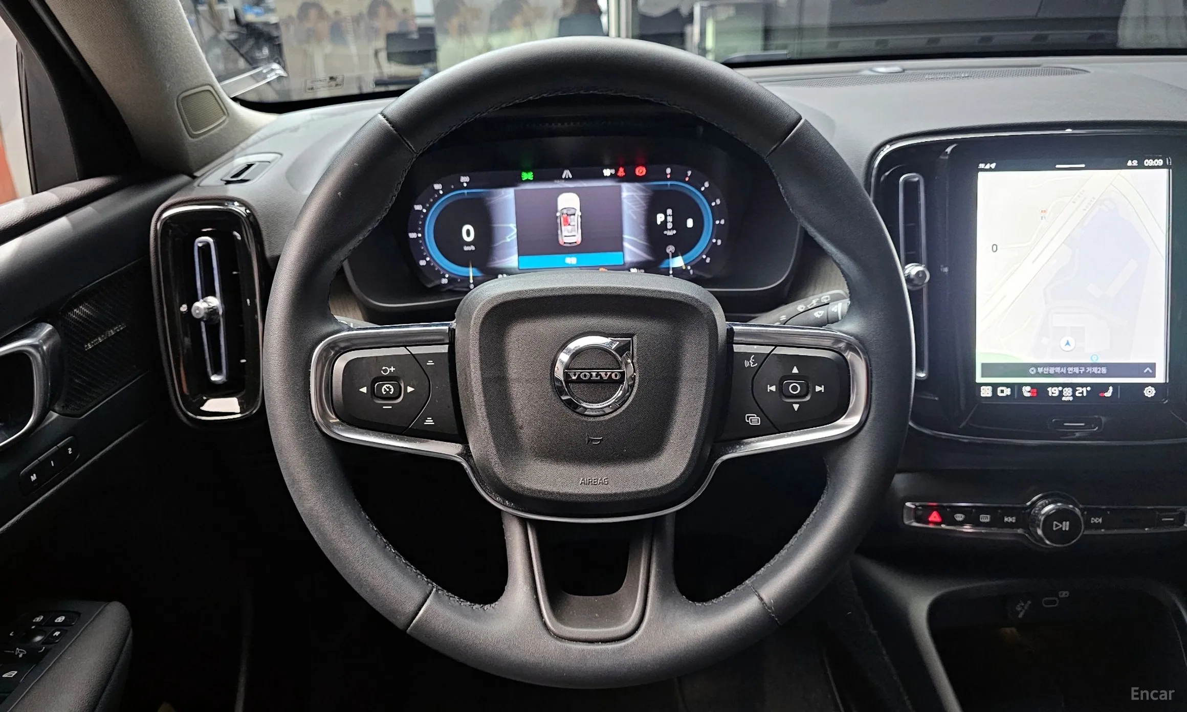 Volvo XC40 превью 12