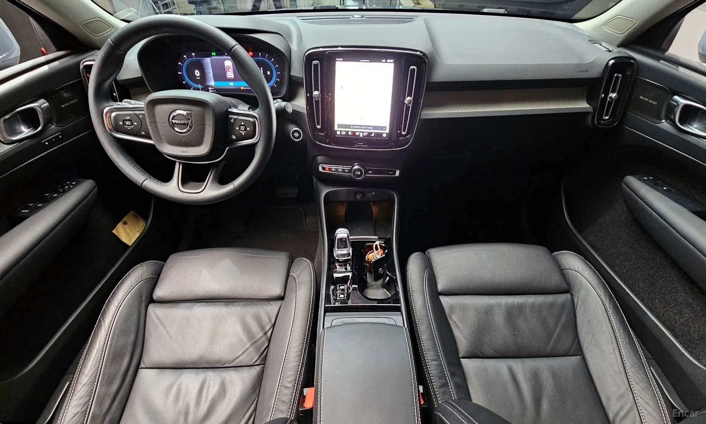 Volvo XC40 превью 7