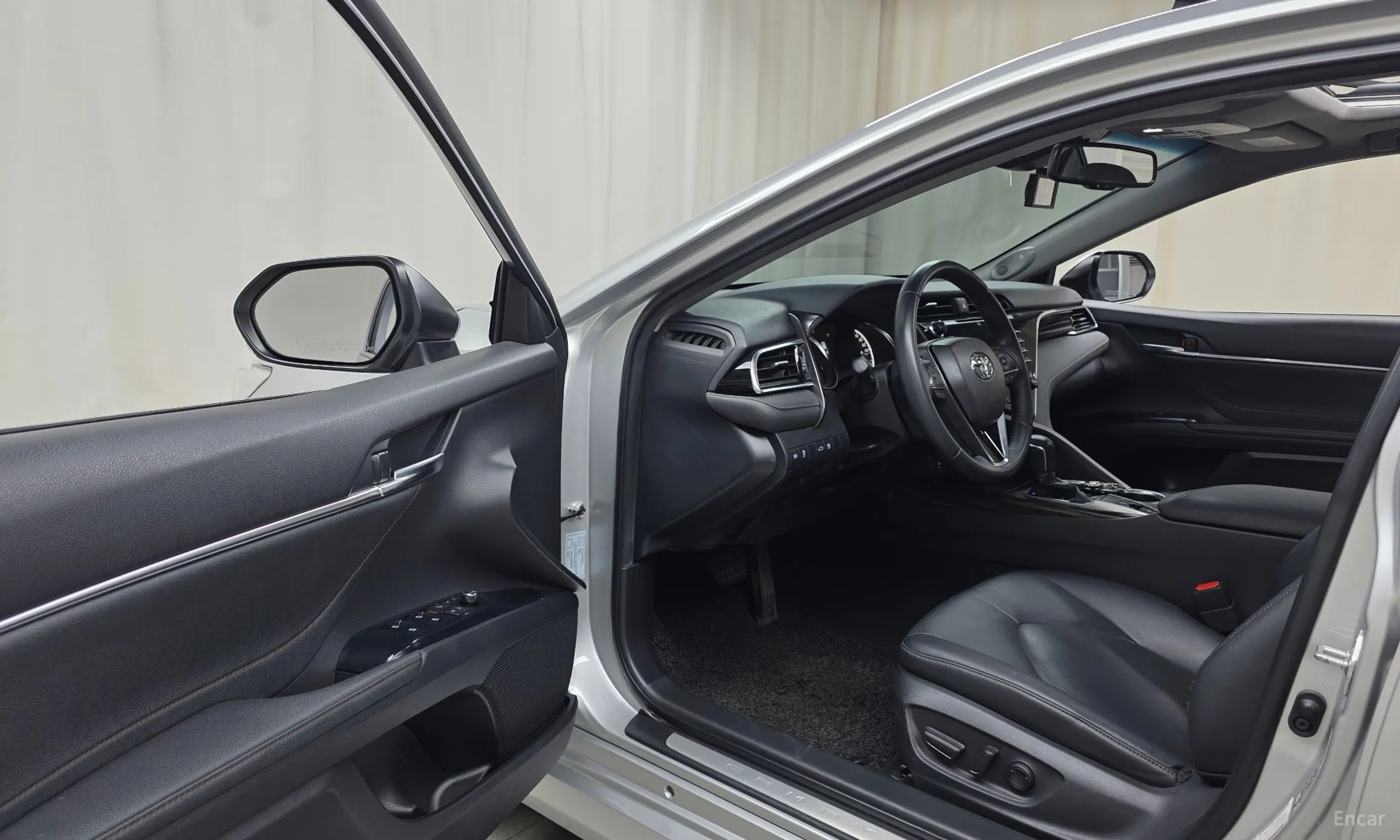 Toyota Camry (XV70) превью 10