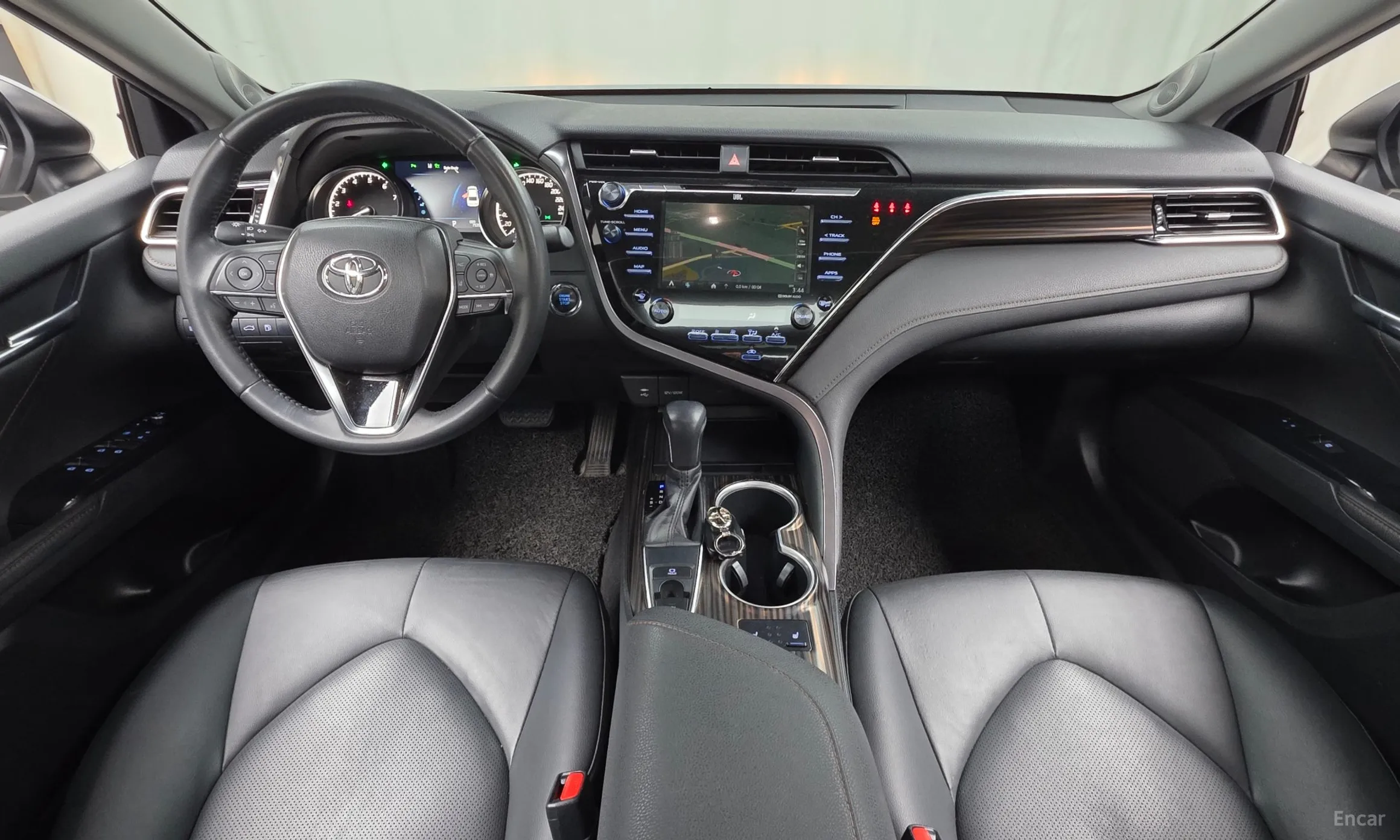 Toyota Camry (XV70) превью 7