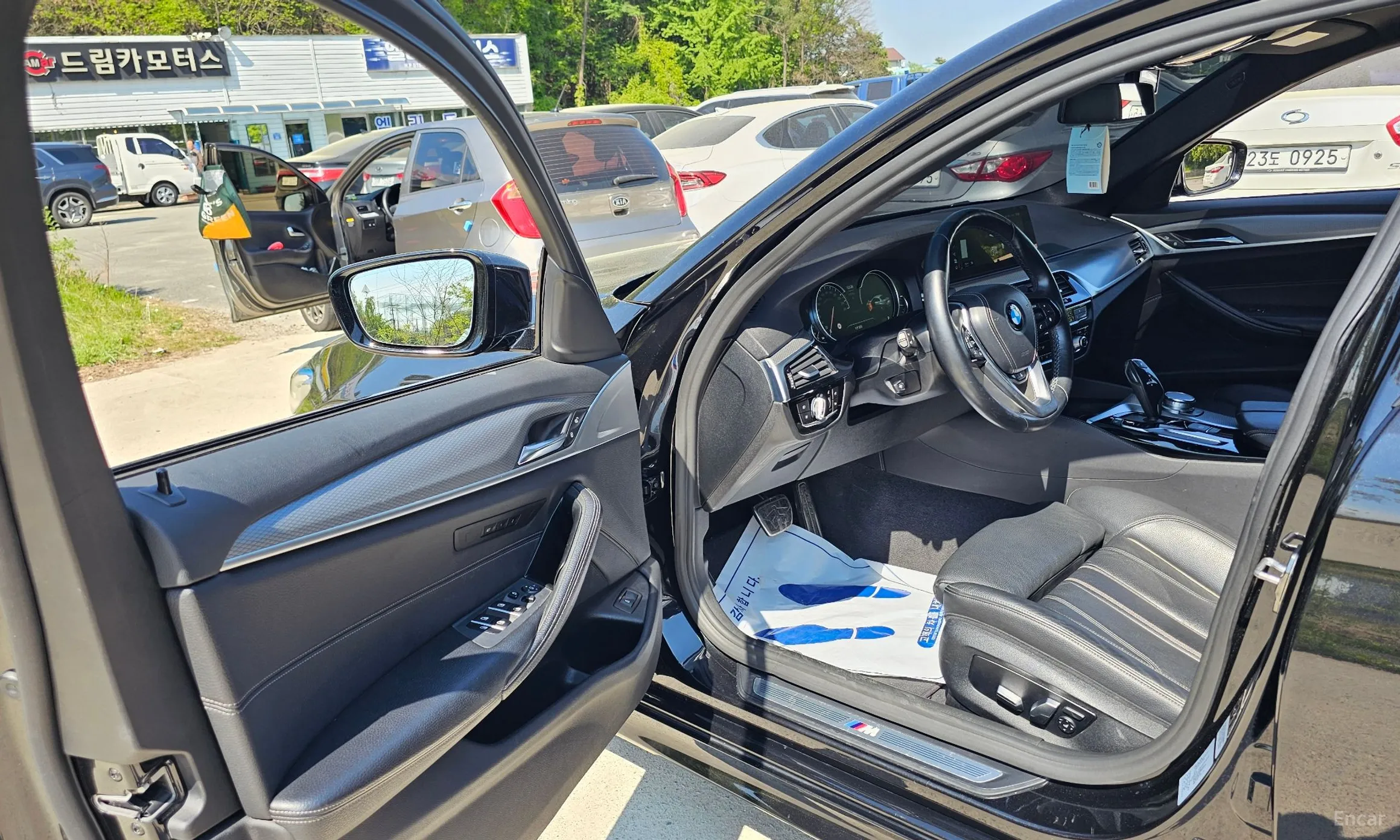 BMW 5 Series (G30) превью 10