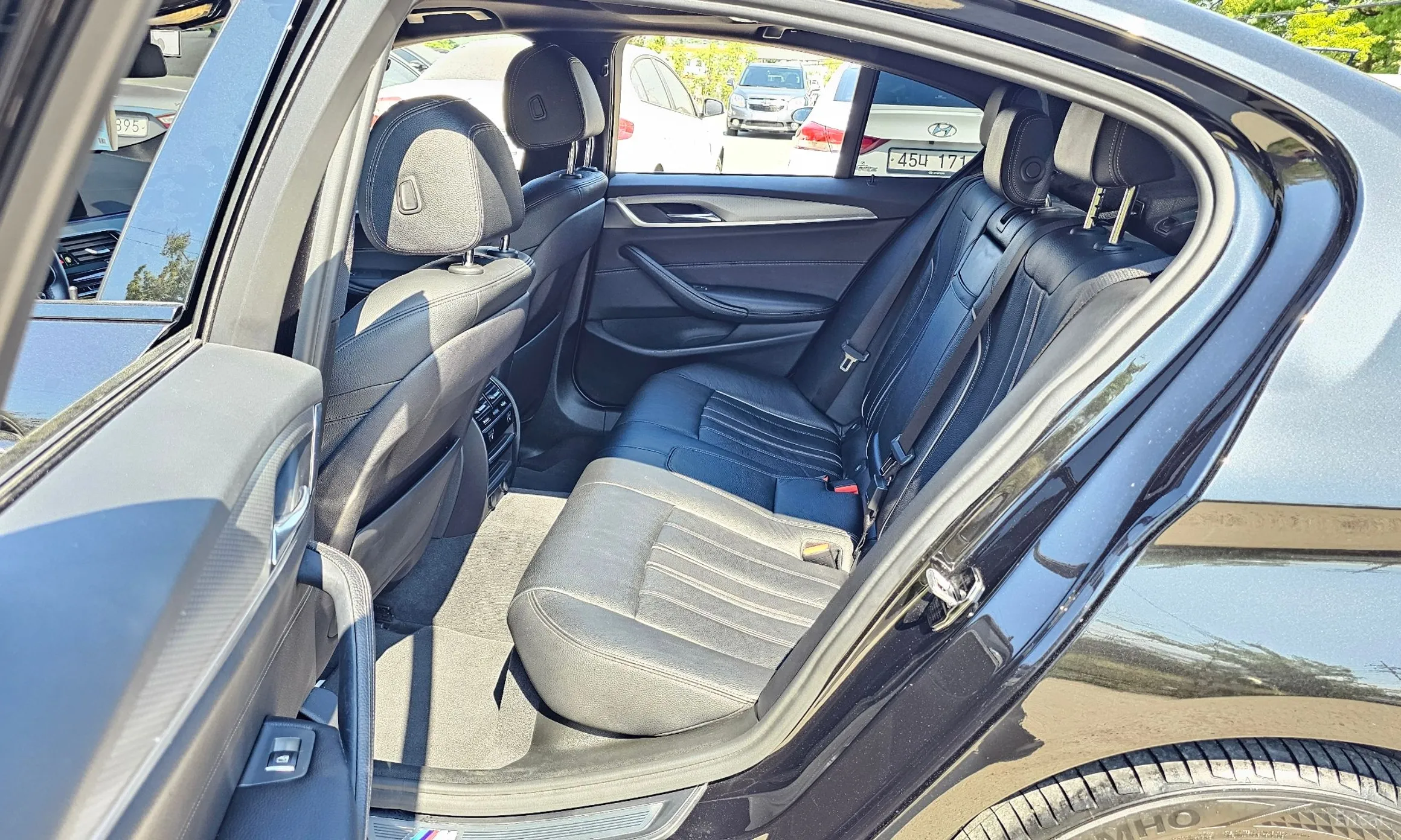 BMW 5 Series (G30) превью 11