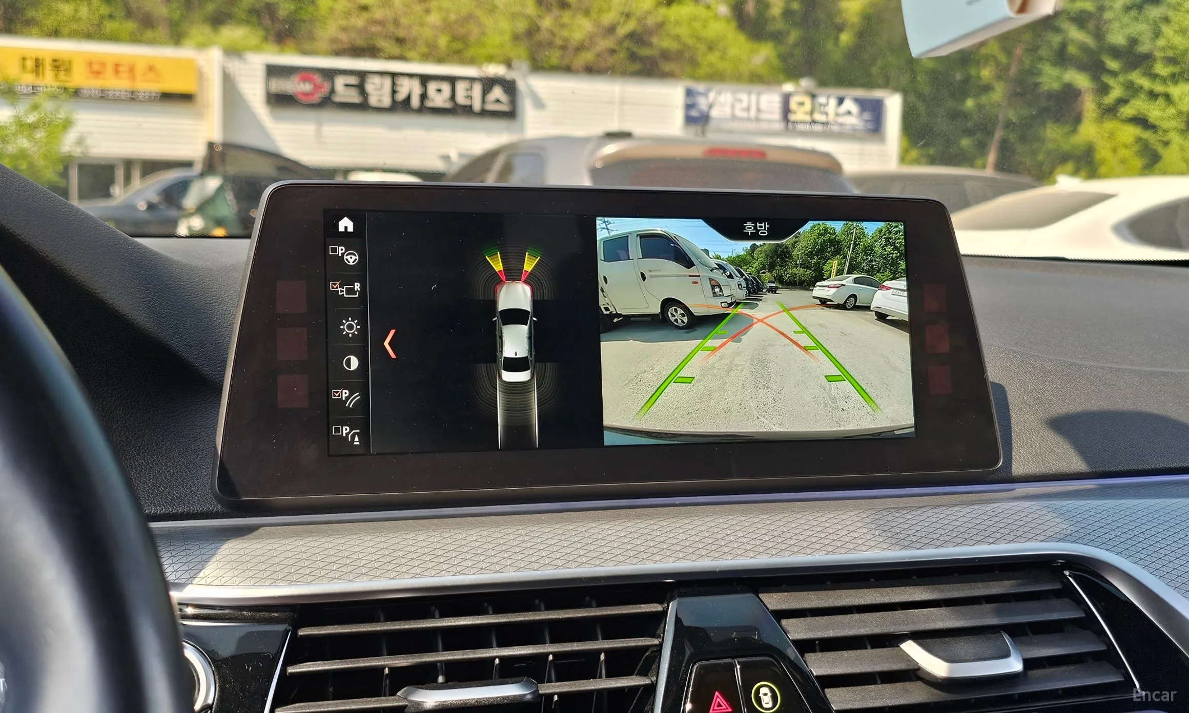 BMW 5 Series (G30) превью 14