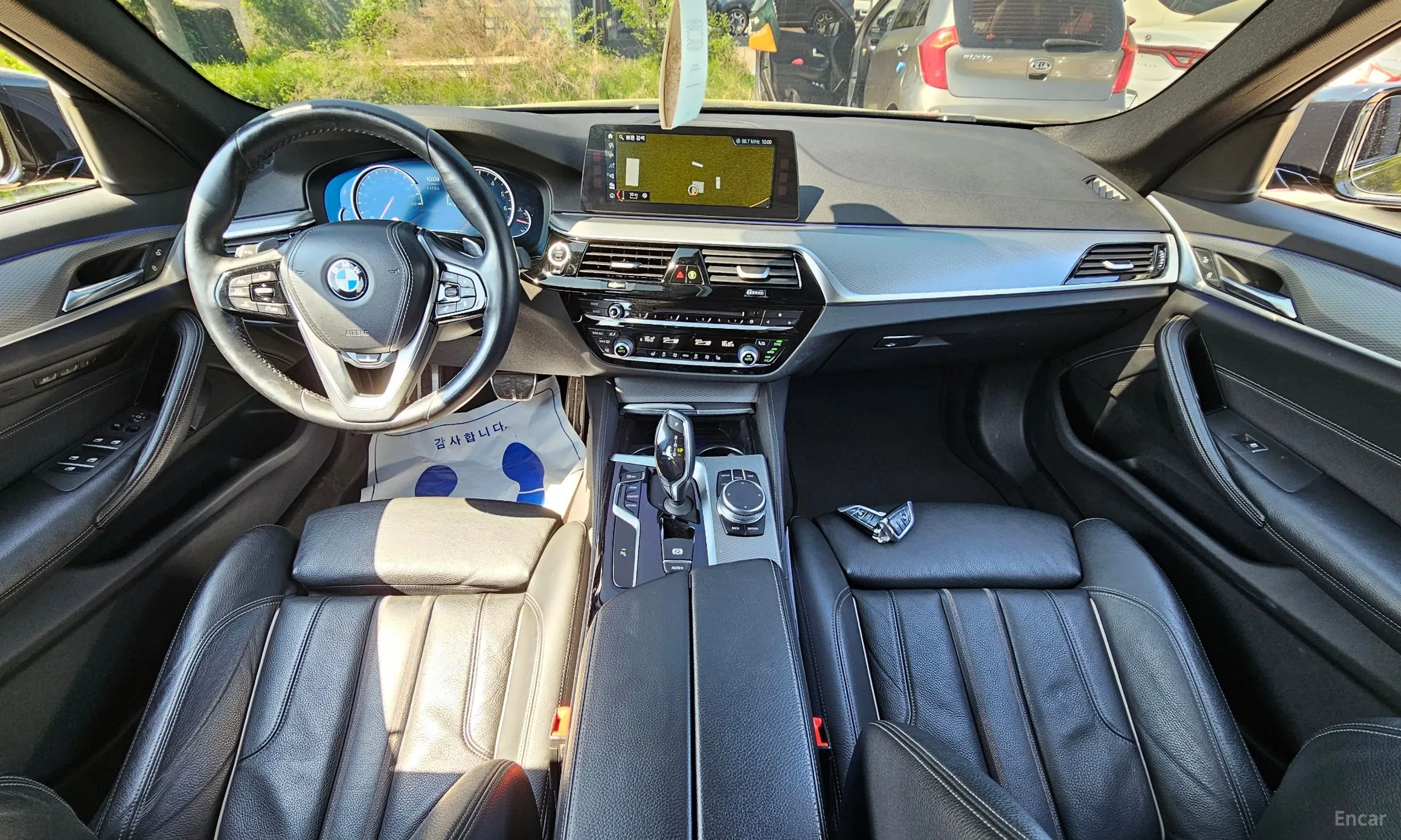 BMW 5 Series (G30) превью 7