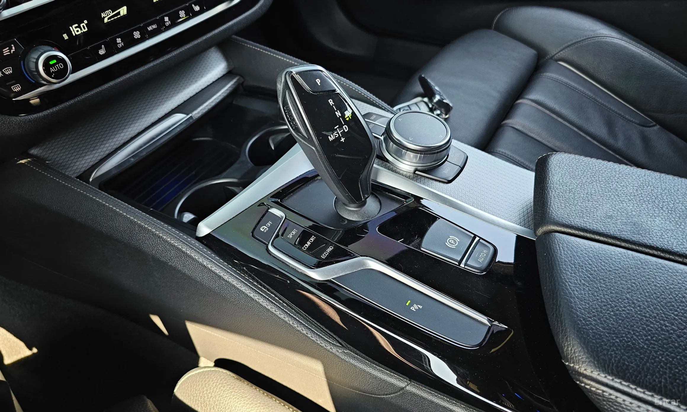 BMW 5 Series (G30) превью 9