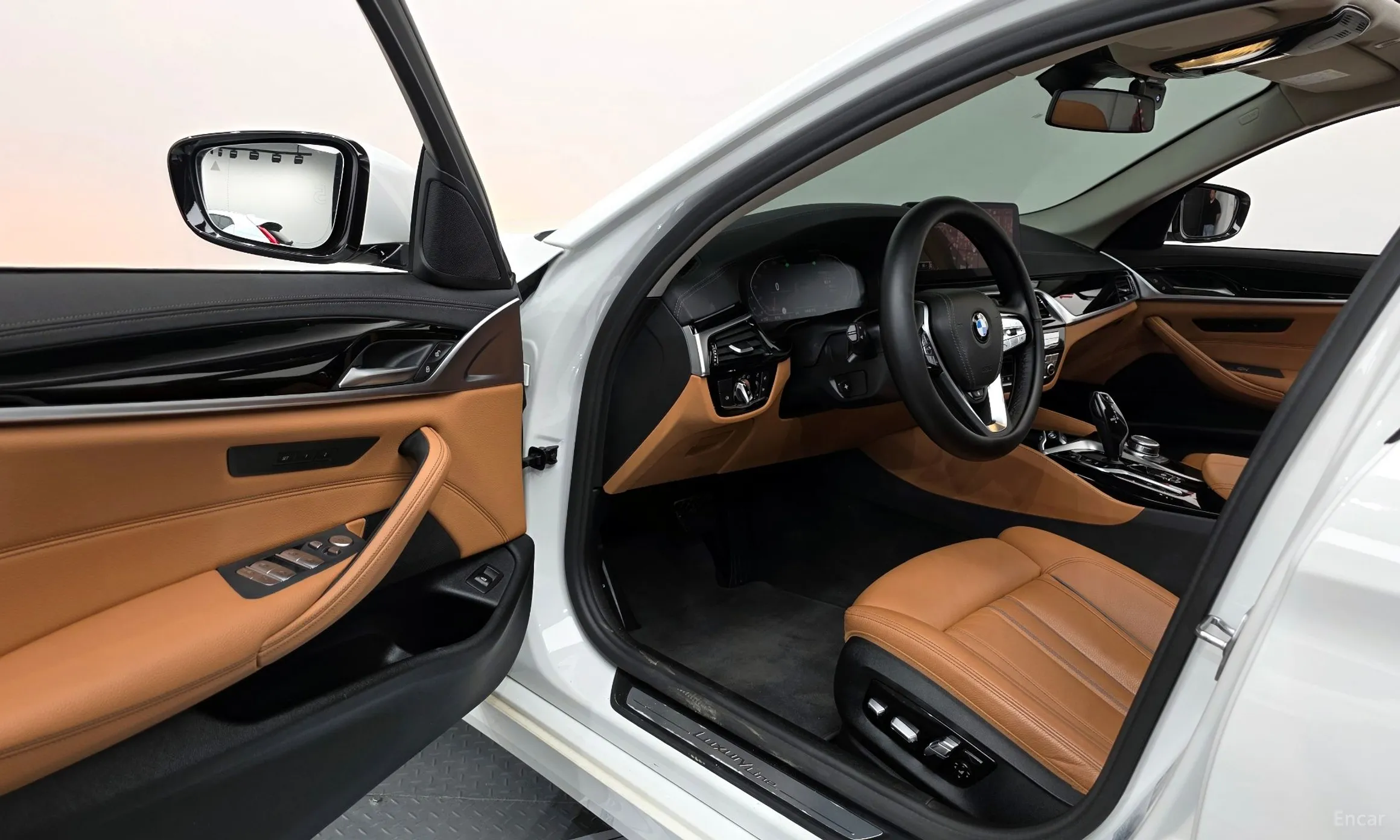 BMW 5 Series (G30) превью 10