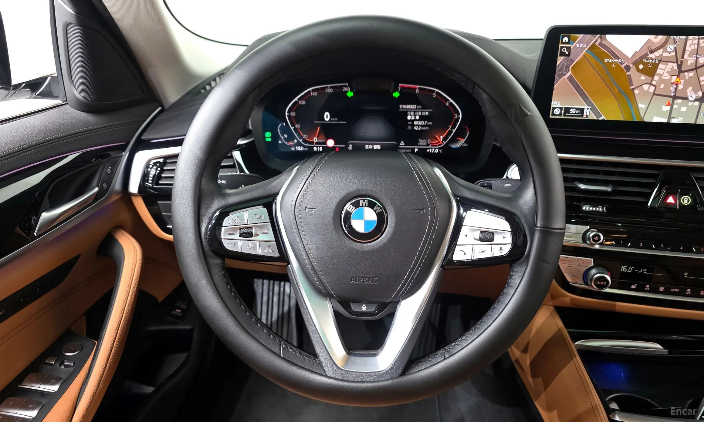 BMW 5 Series (G30) превью 14