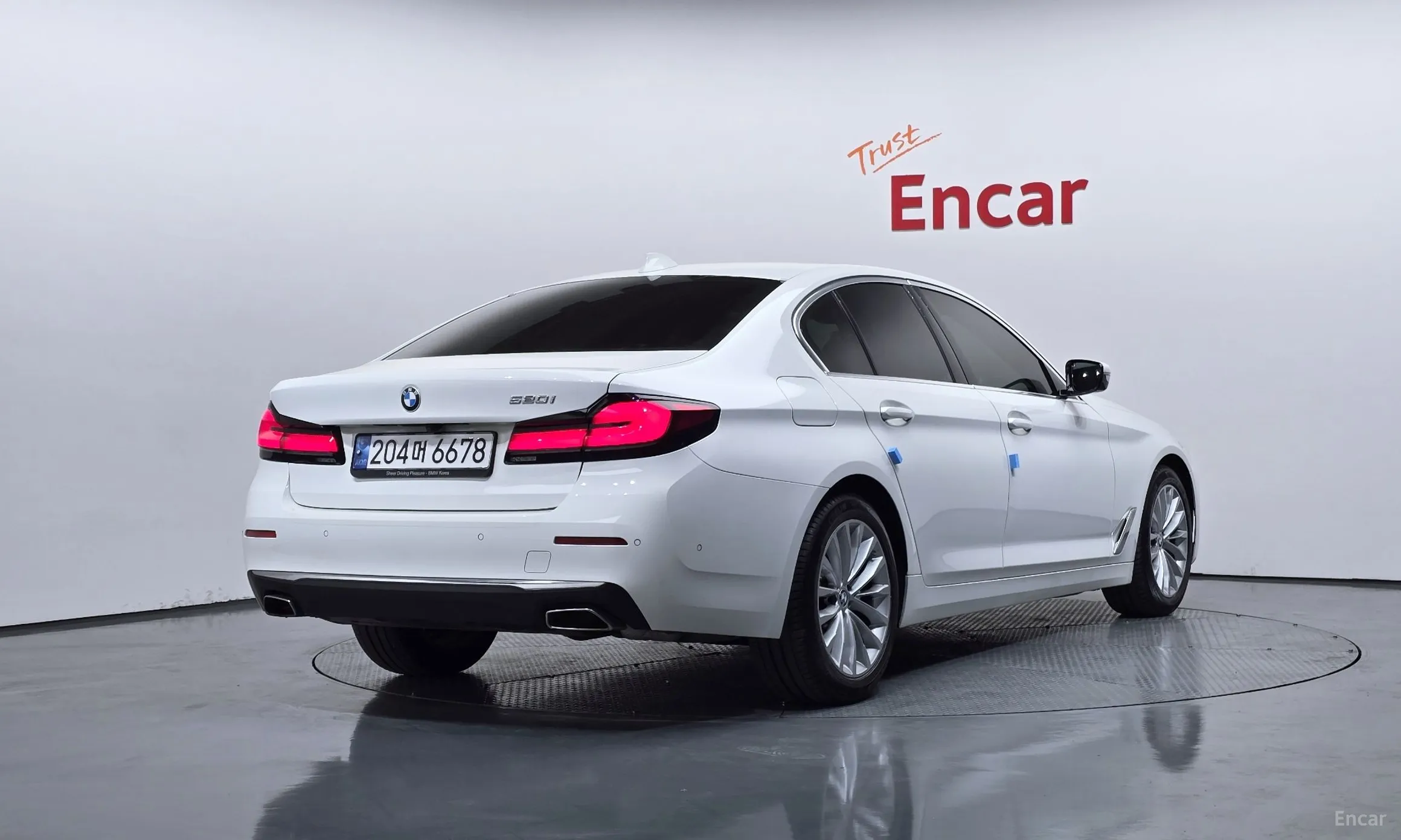 BMW 5 Series (G30) превью 2