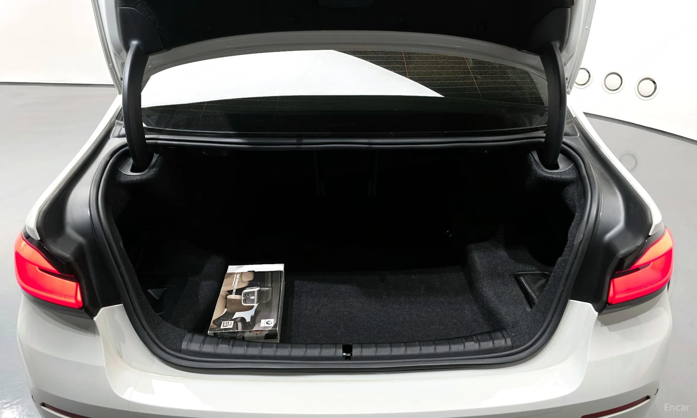 BMW 5 Series (G30) превью 20