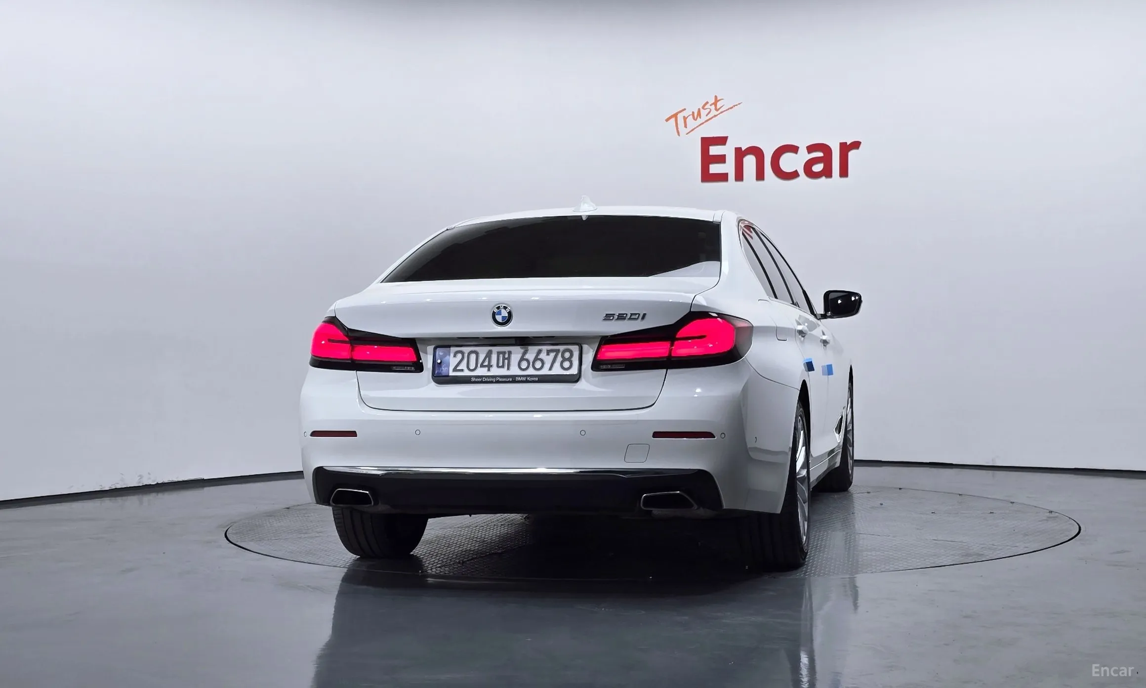 BMW 5 Series (G30) превью 4