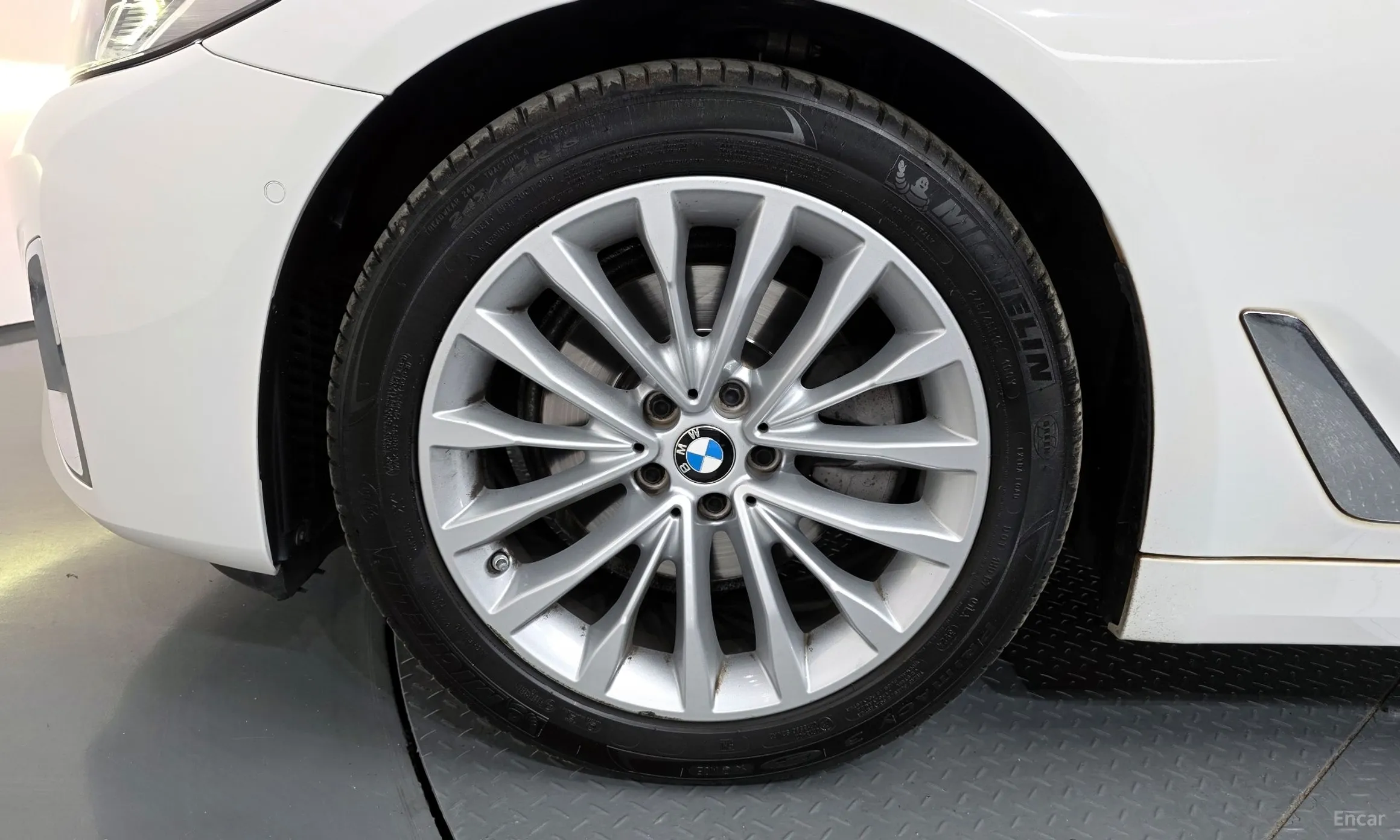 BMW 5 Series (G30) превью 5