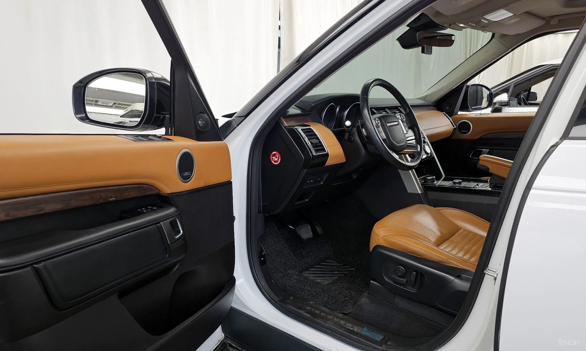 Land Rover Discovery 5 превью 10