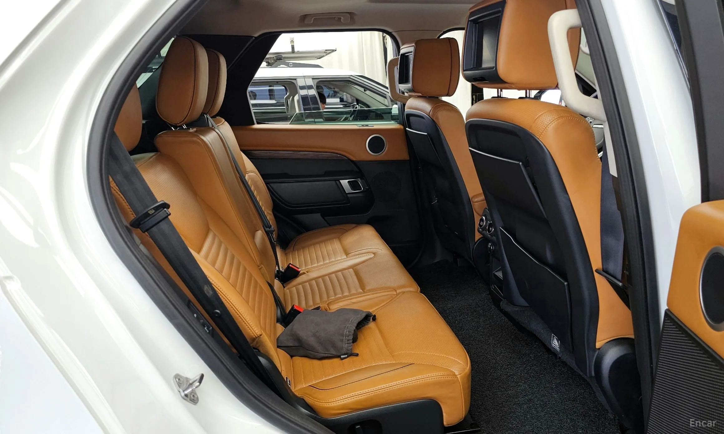 Land Rover Discovery 5 превью 12