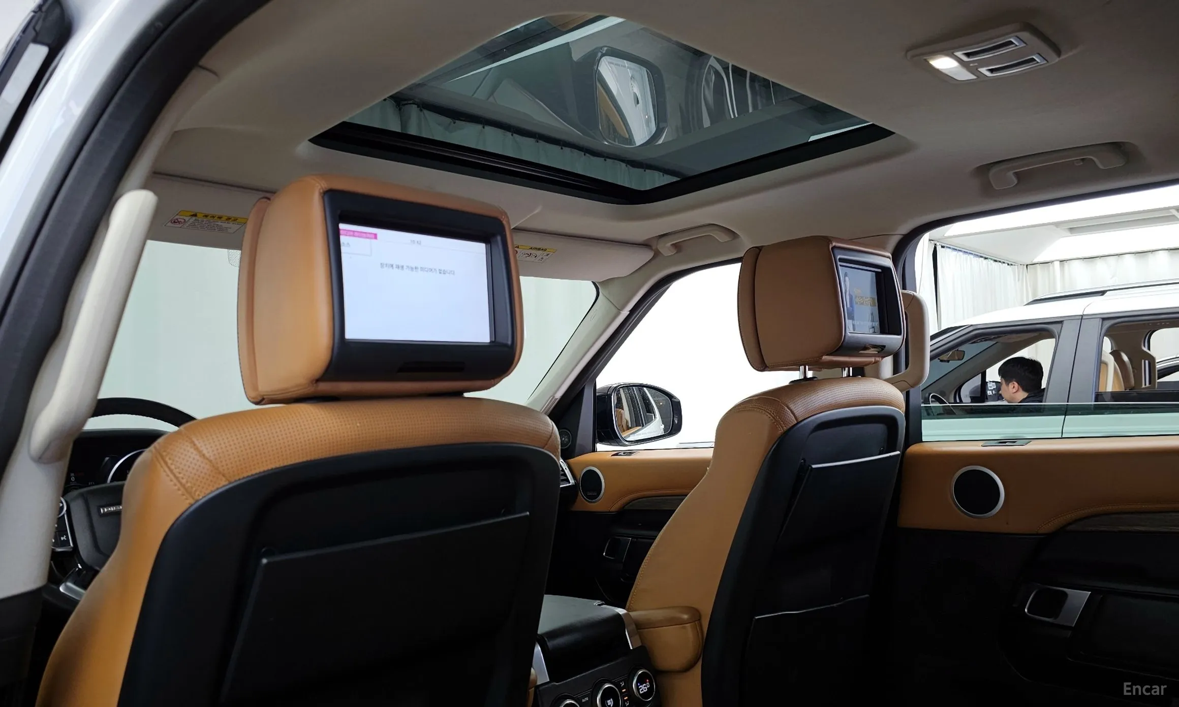 Land Rover Discovery 5 превью 19