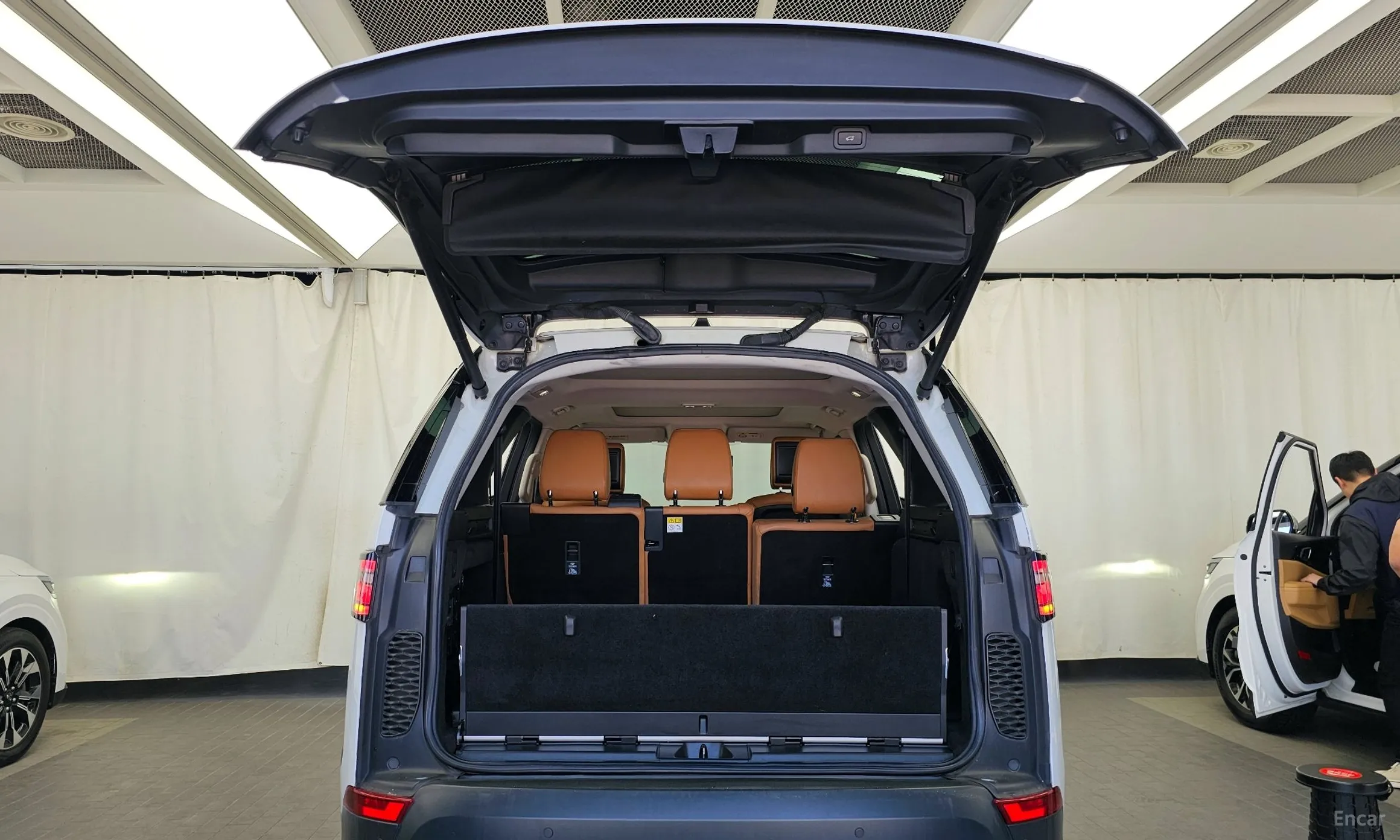 Land Rover Discovery 5 превью 20