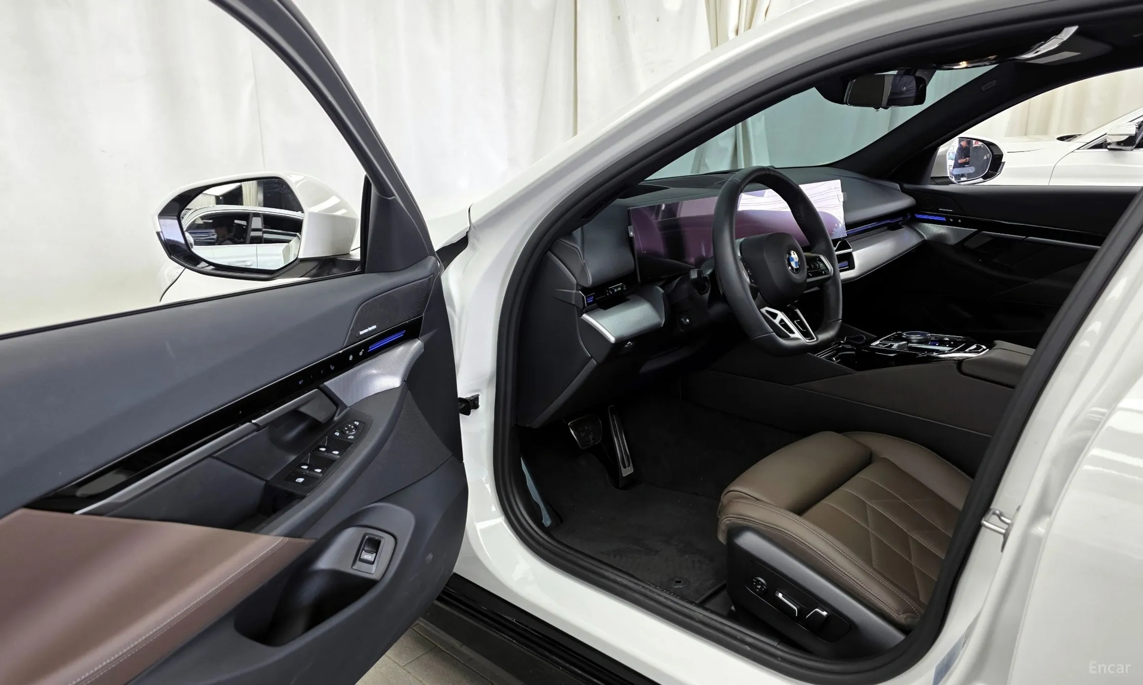 BMW 5 Series (G60) превью 10