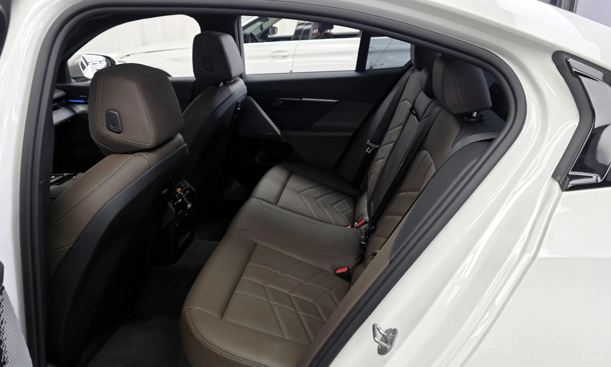 BMW 5 Series (G60) превью 11