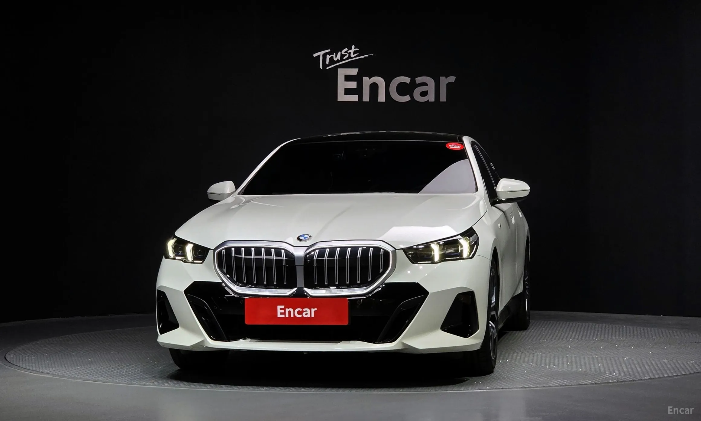 BMW 5 Series (G60) превью 3