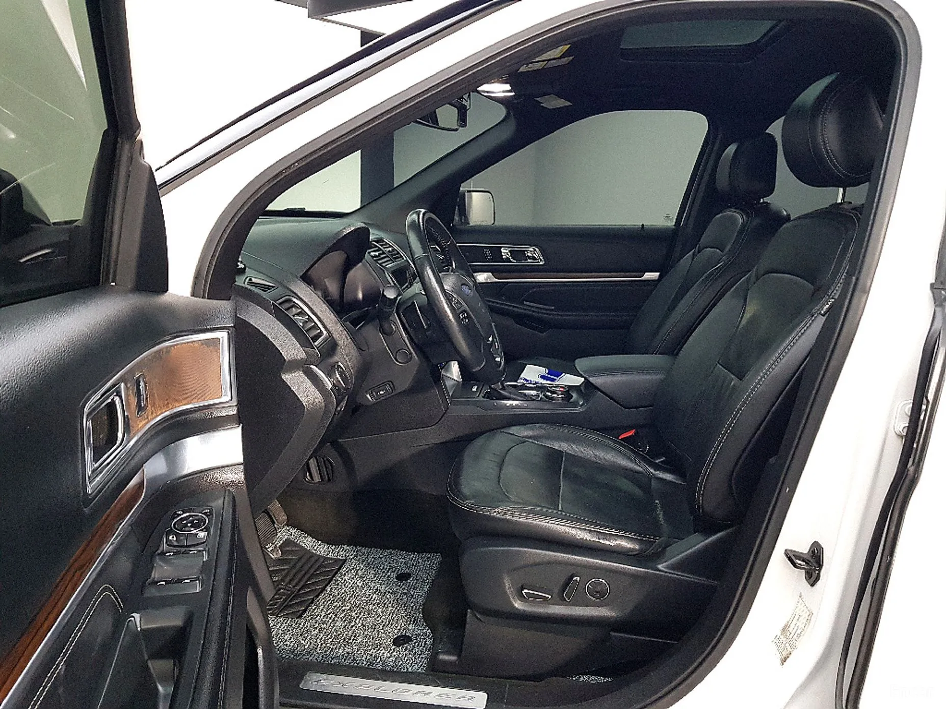 Ford Explorer превью 8