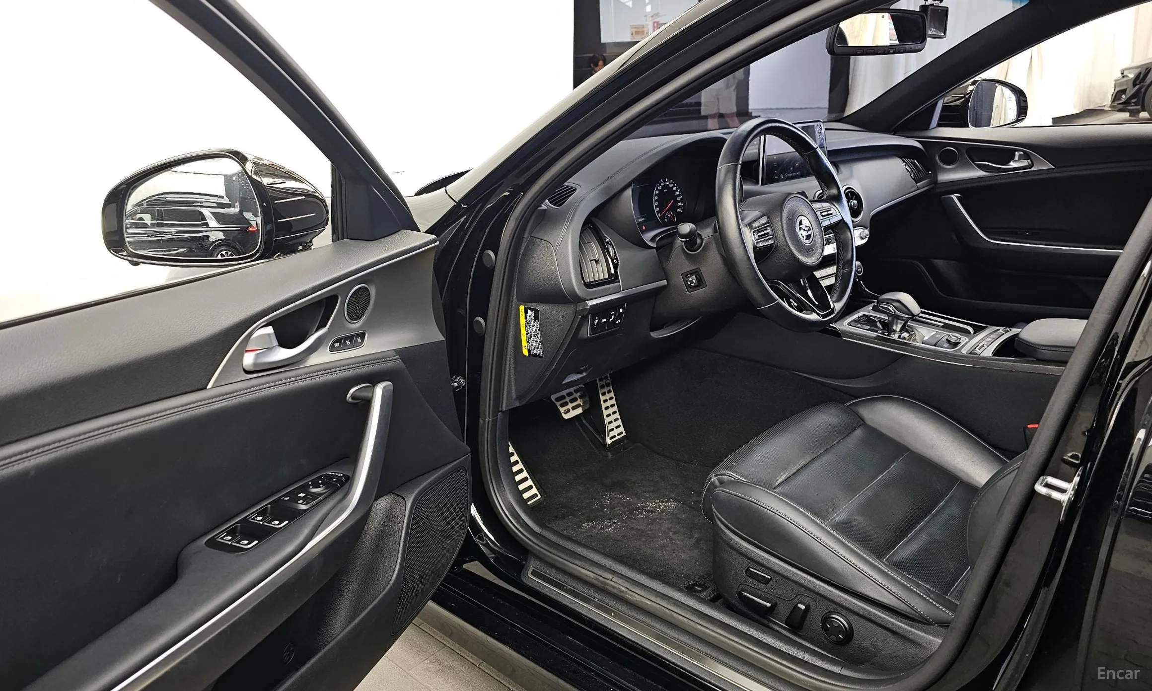 Kia Stinger превью 10