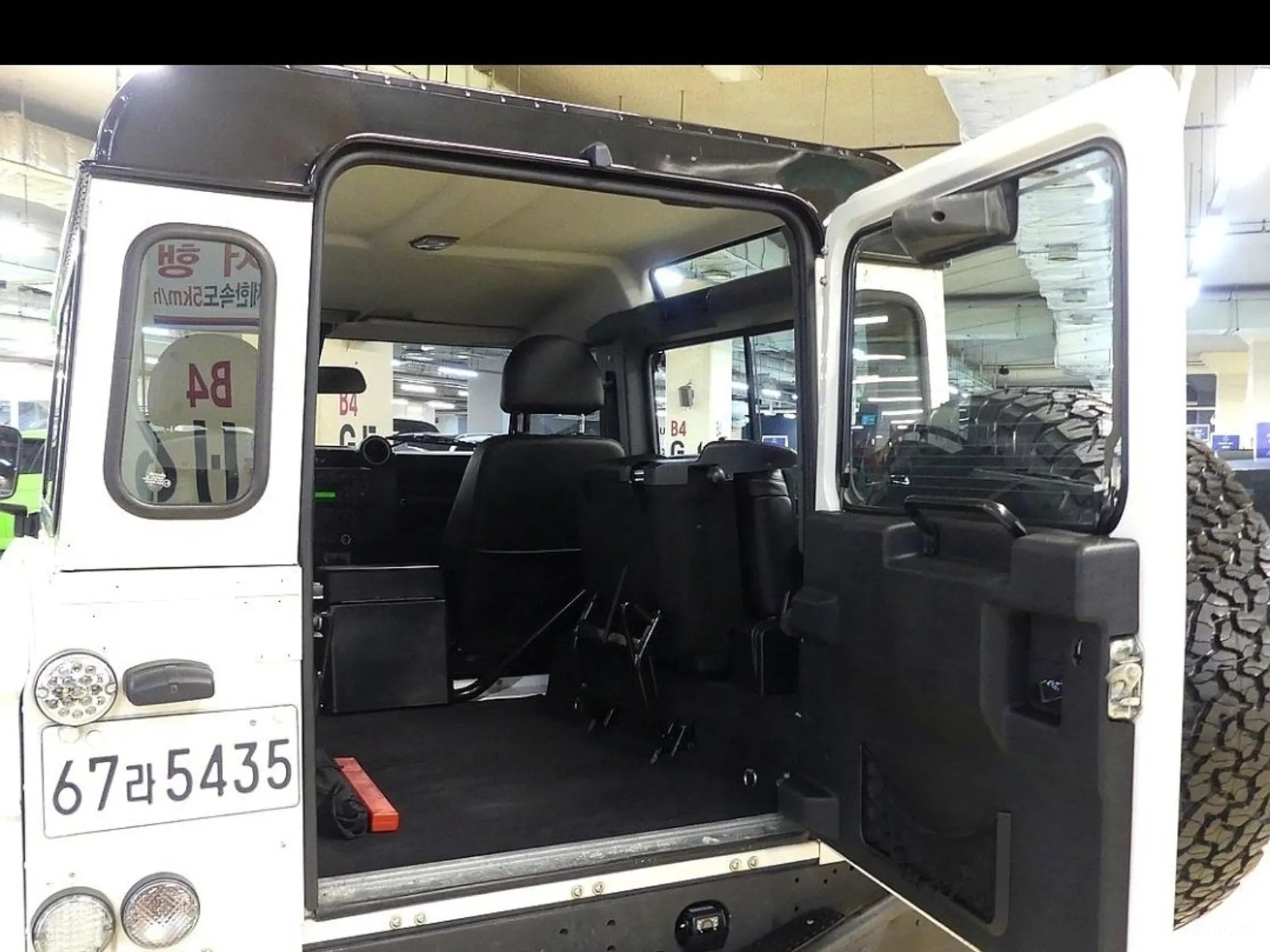Land Rover Defender превью 20