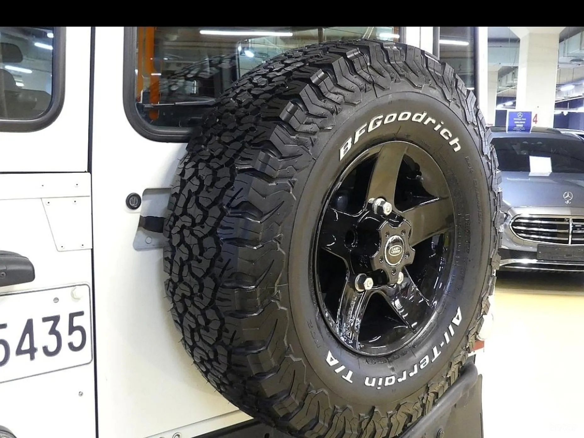 Land Rover Defender превью 4