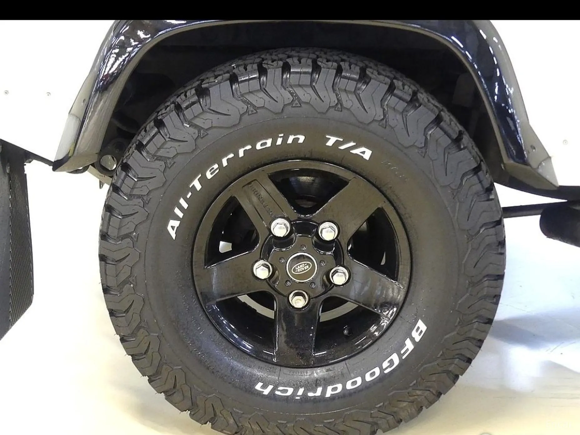 Land Rover Defender превью 5